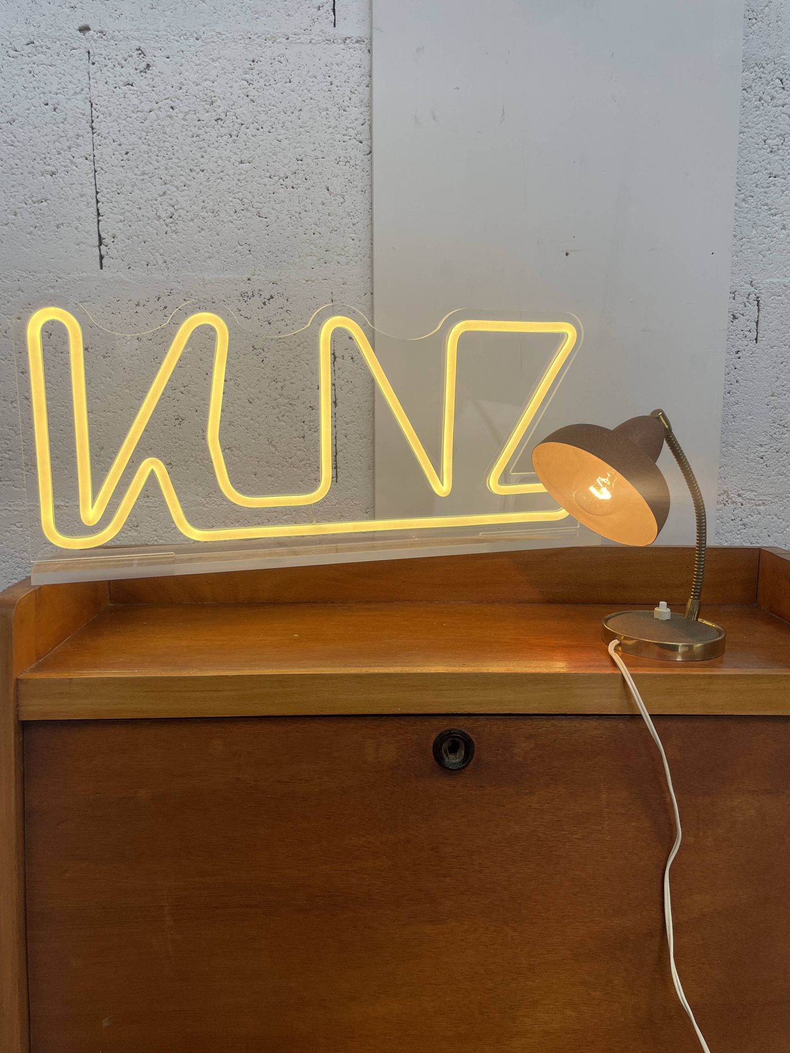 Lampe champignon col de cygne laiton martelée dorée — années 60
