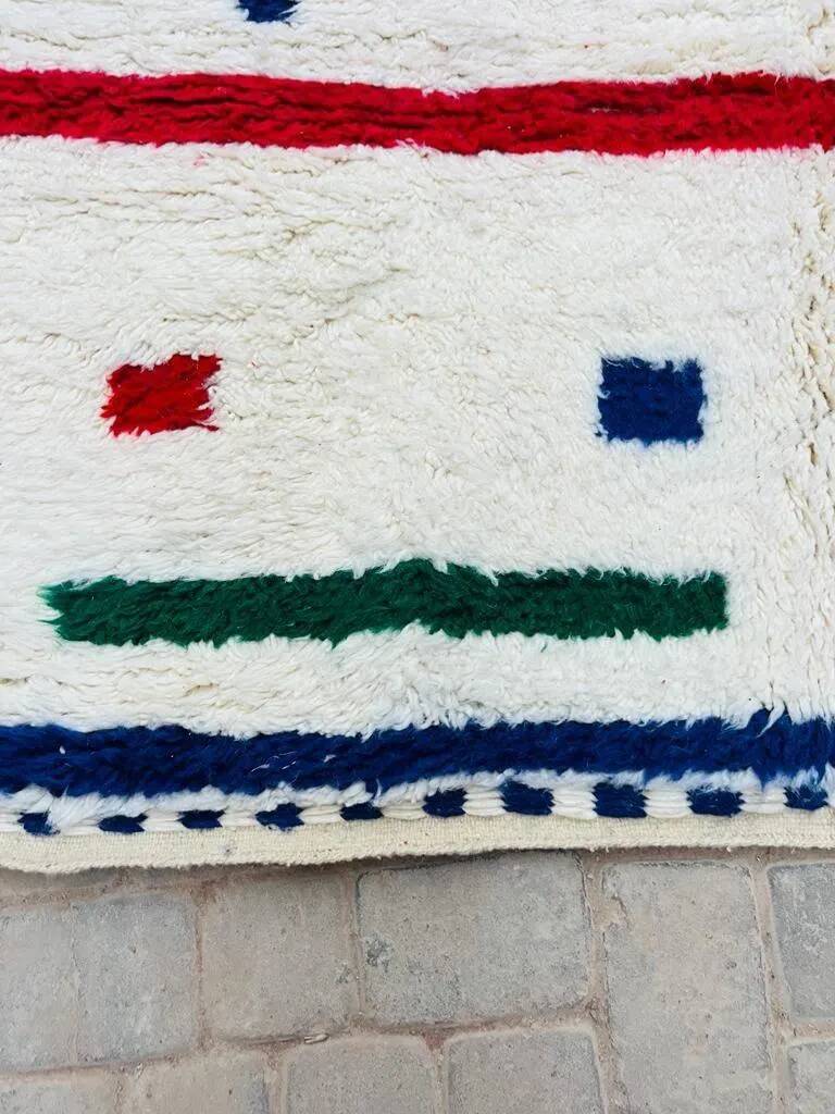 Traditional Moroccan rug made of natural wool, 2.5 x 1.5 m.