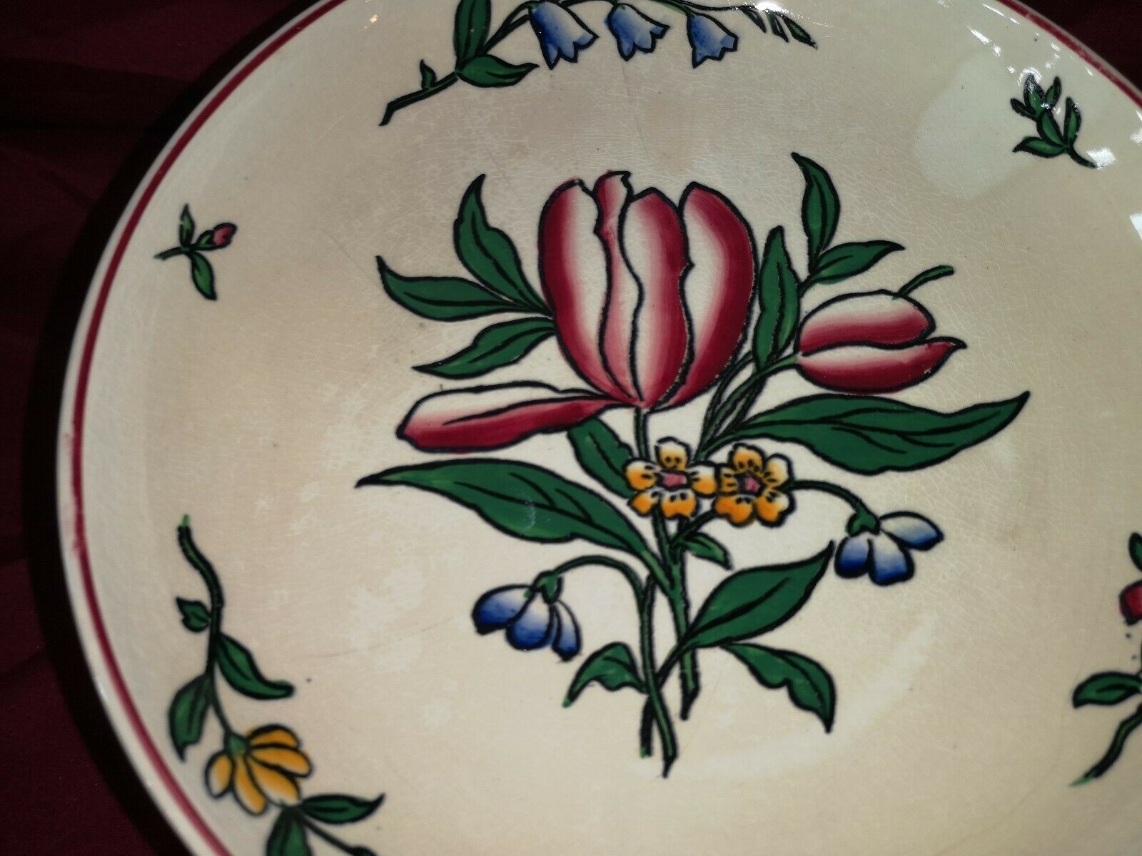 Cut on foot in Sarreguemines floral decoration