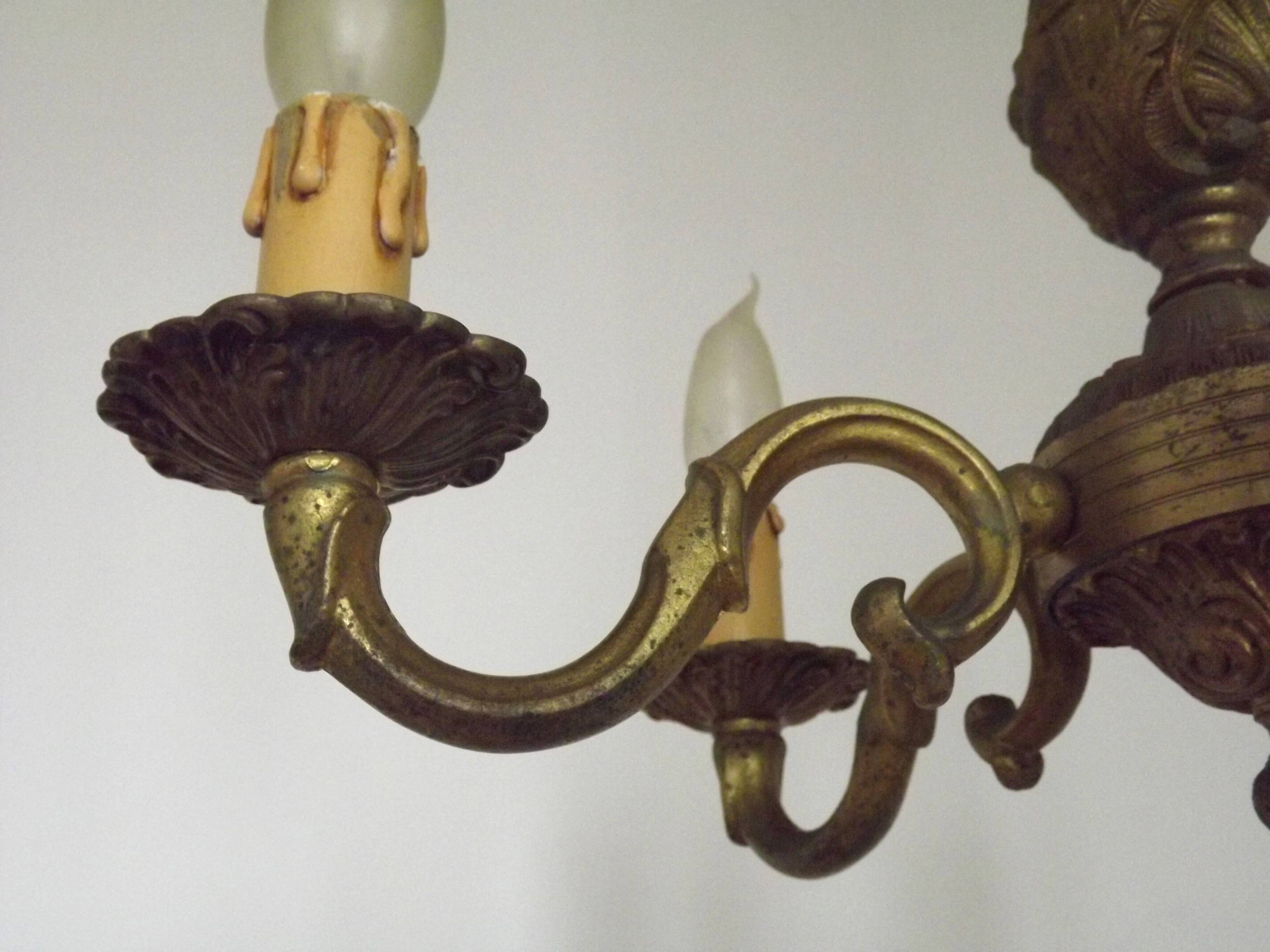 Lustre traditionnel français vintage en bronze à 5 lumières, datant du milieu du siècle dernier 5489