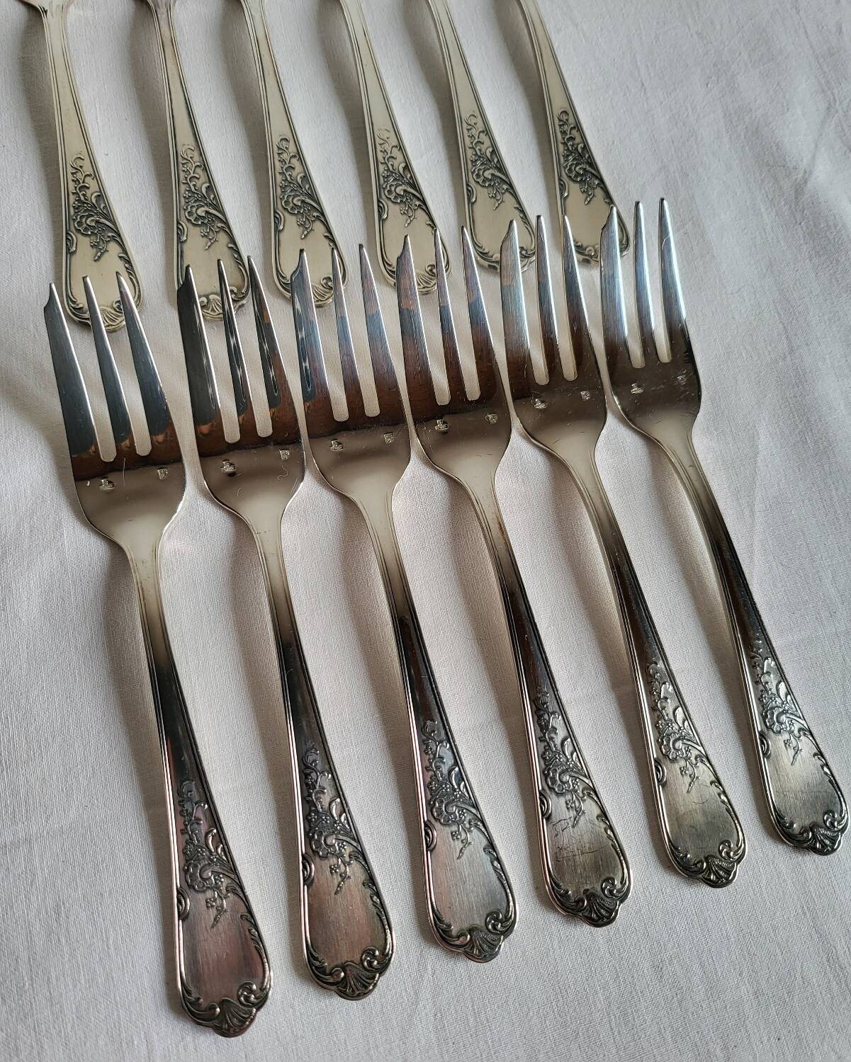 12 silver-plated dessert forks Guildar