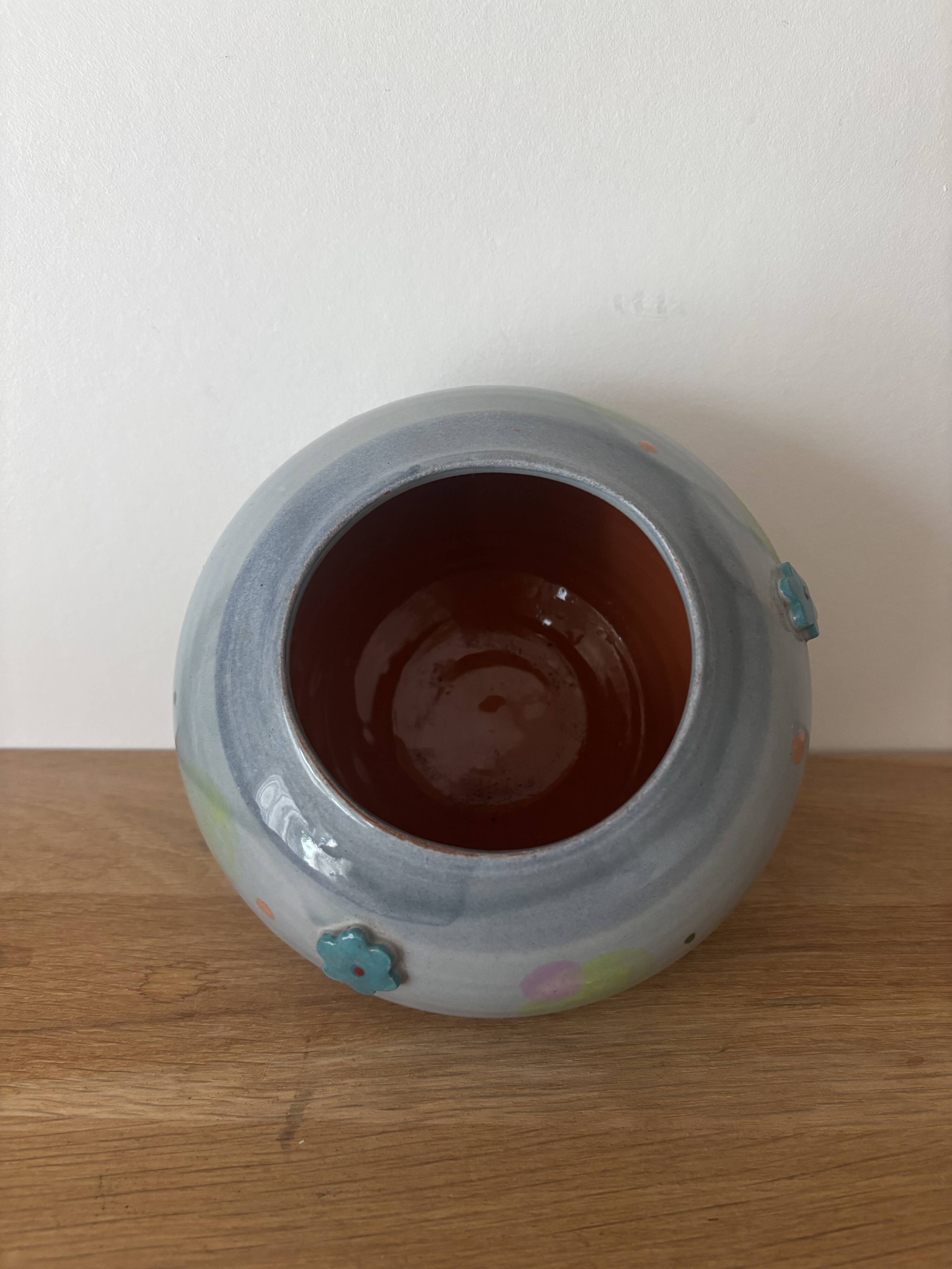 Magnificent pot or vase, handcrafted pottery with flowers, signed on the back.