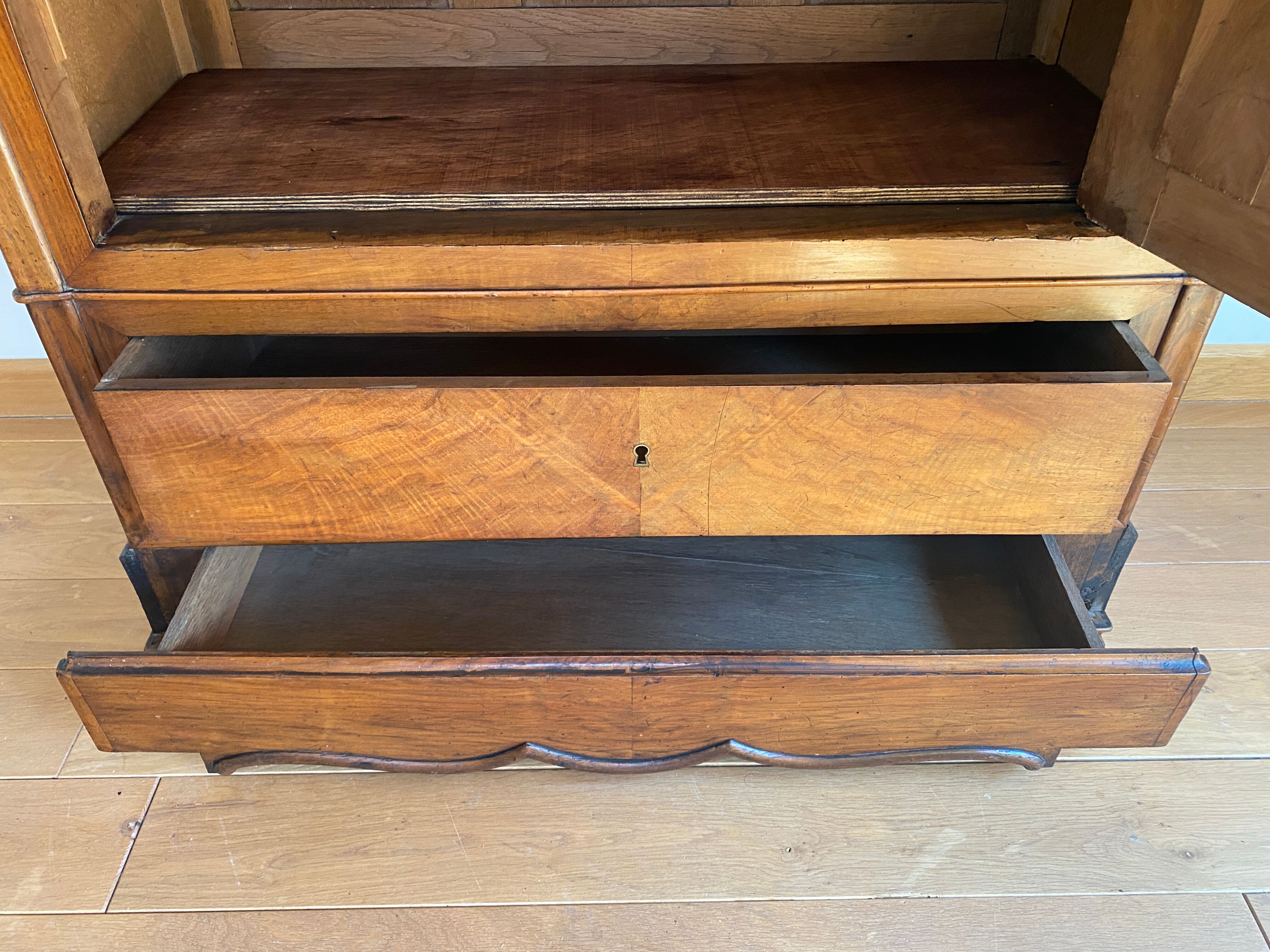 Bonnetière wardrobe