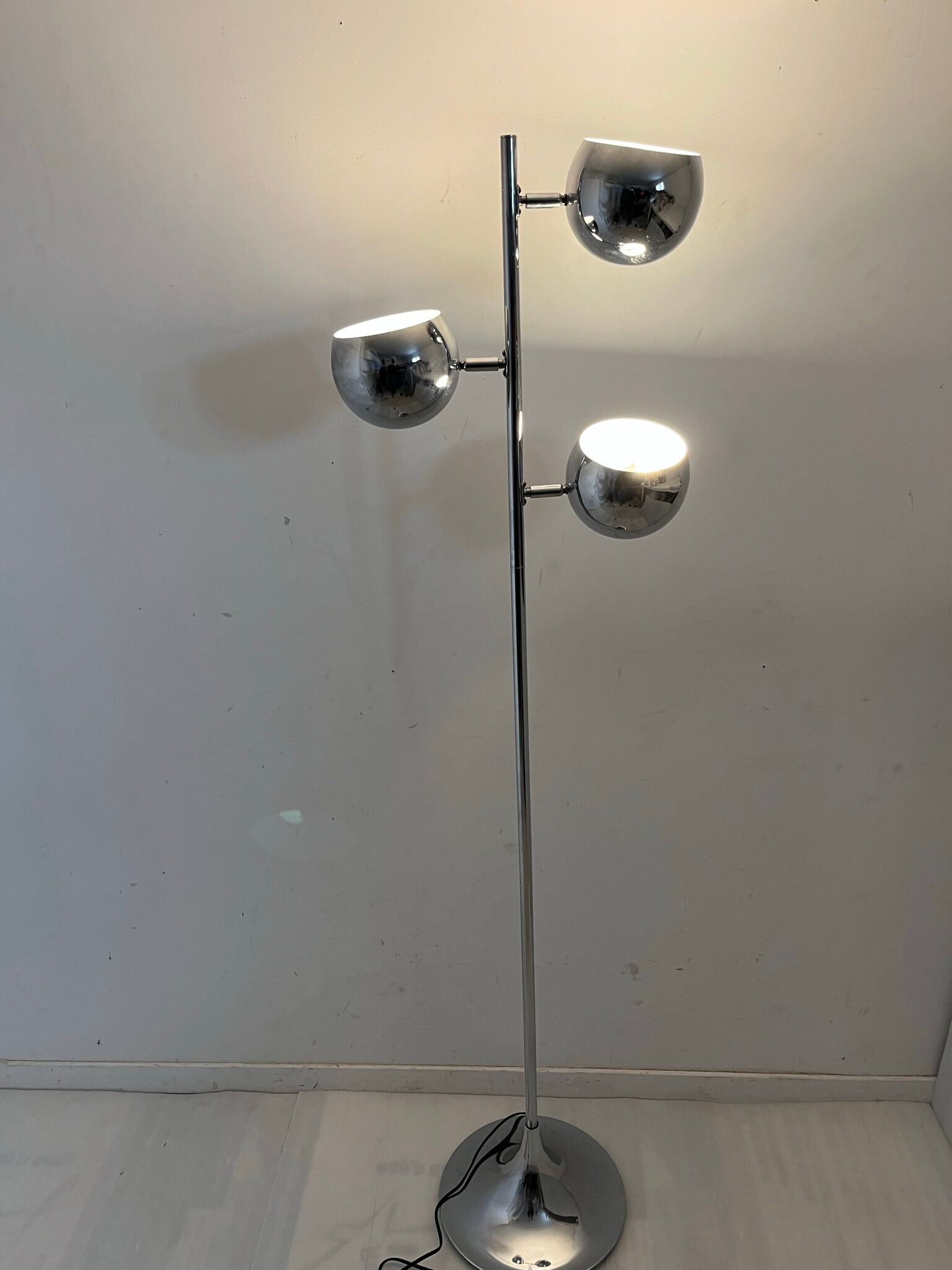 3-globe chrome floor lamp