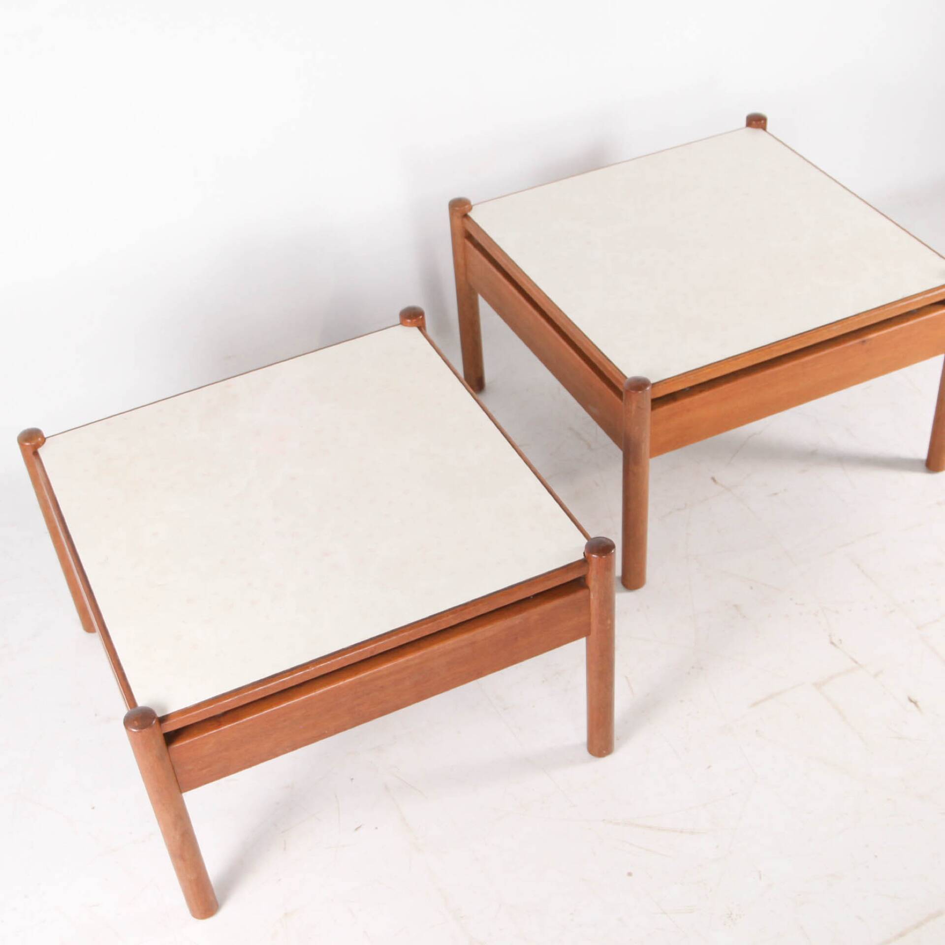 Paire de tables basses japonaises 