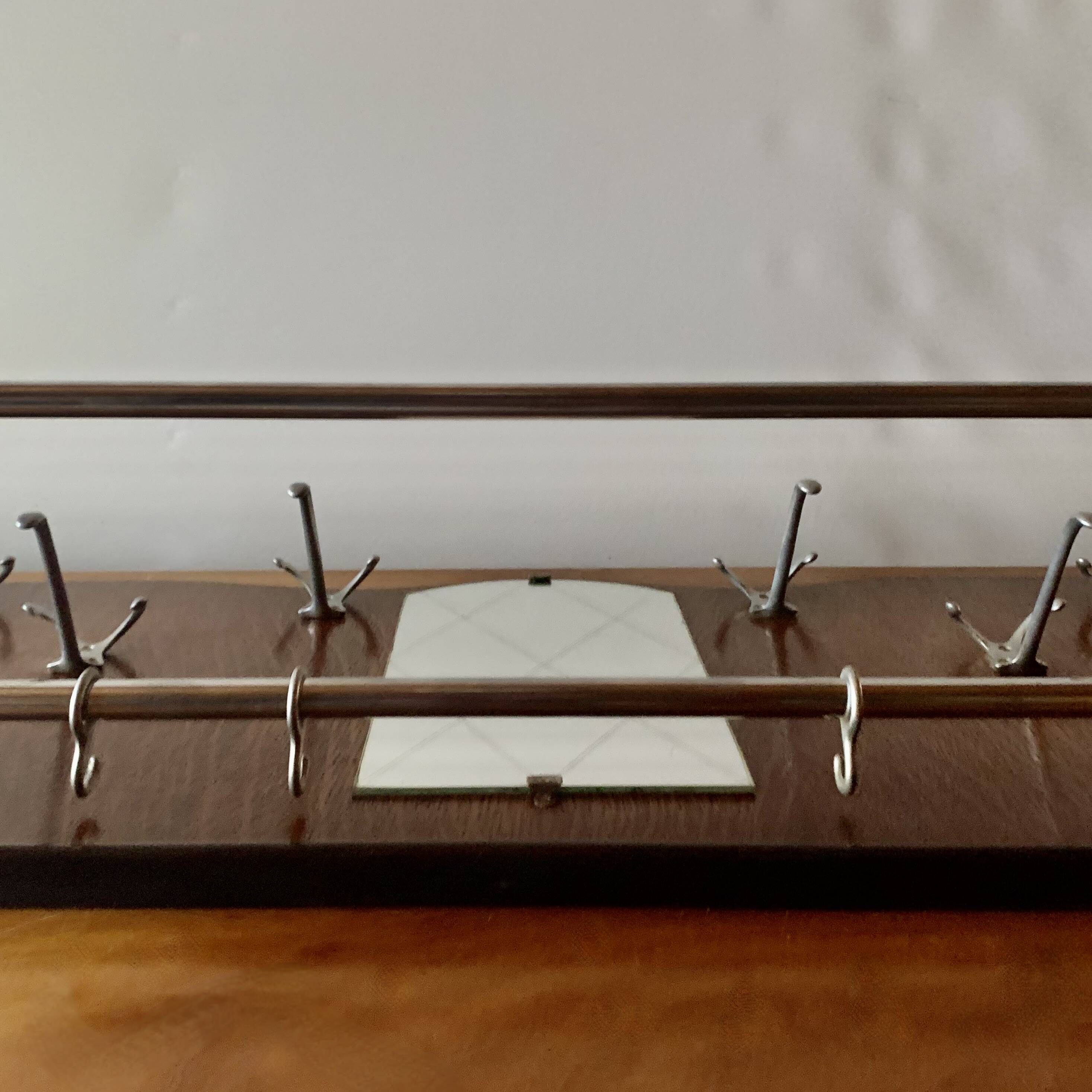 Ancien grand portemanteau en bois avec miroir et porte-chapeau