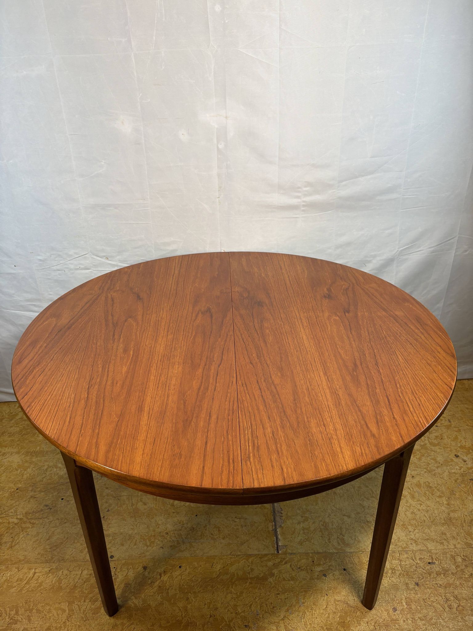 Table à manger ronde extensible en teck rétro des années 1960-1970 par Nathan