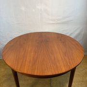 Table à manger ronde extensible en teck rétro des années 1960-1970 par Nathan