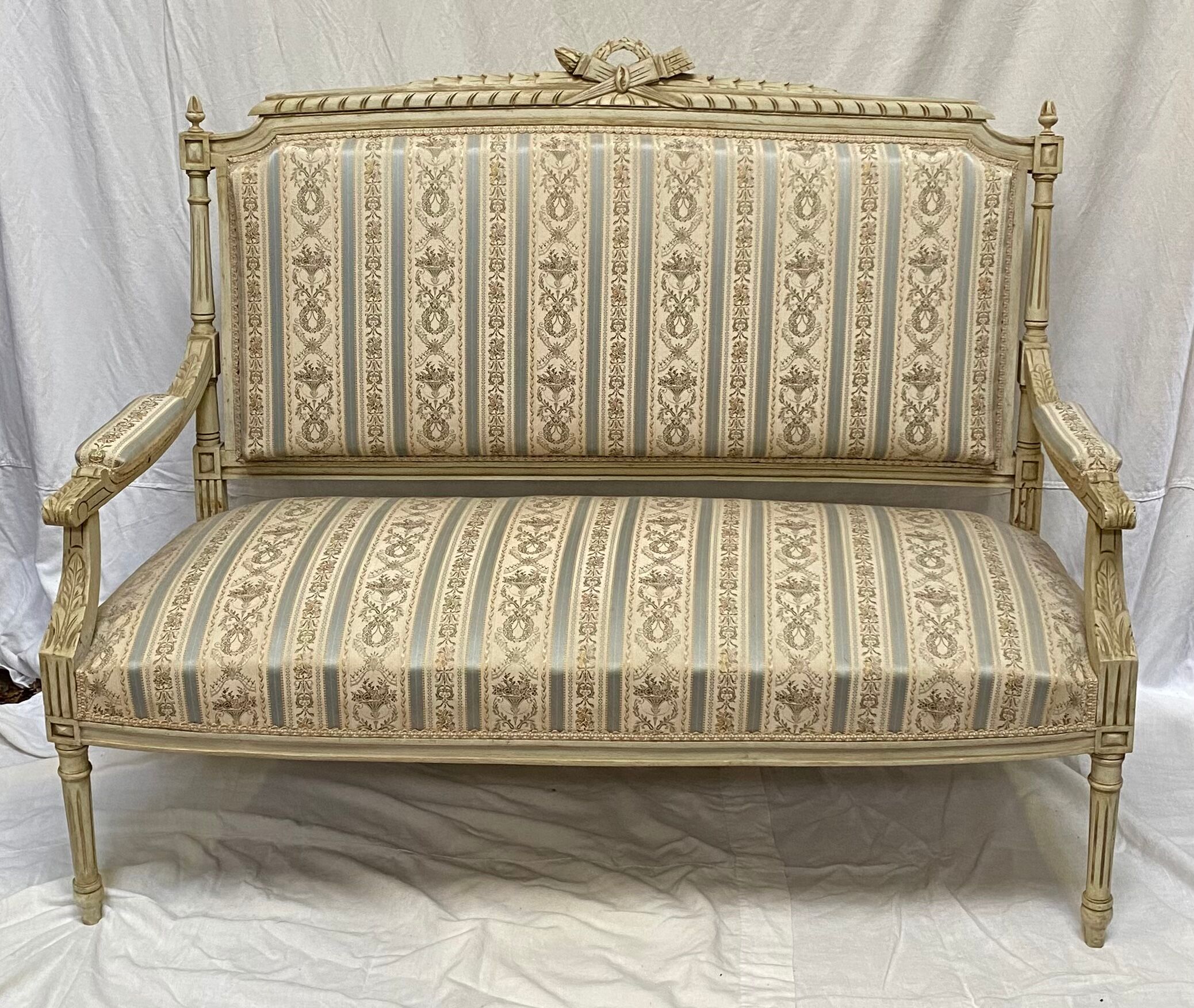 Louis XVI style bench carved with original fabrics and silks
