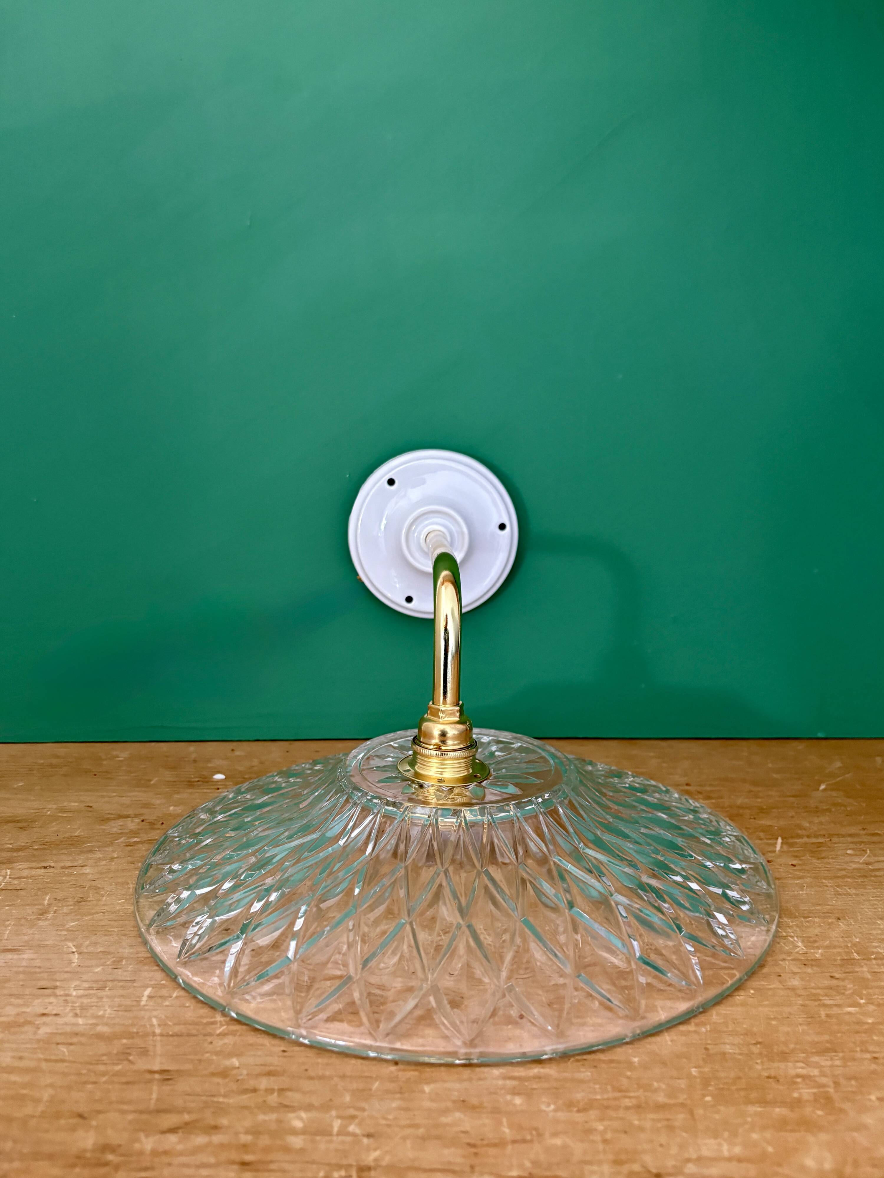 Coudé wall lamp with an old cut glass lampshade - tableware collection