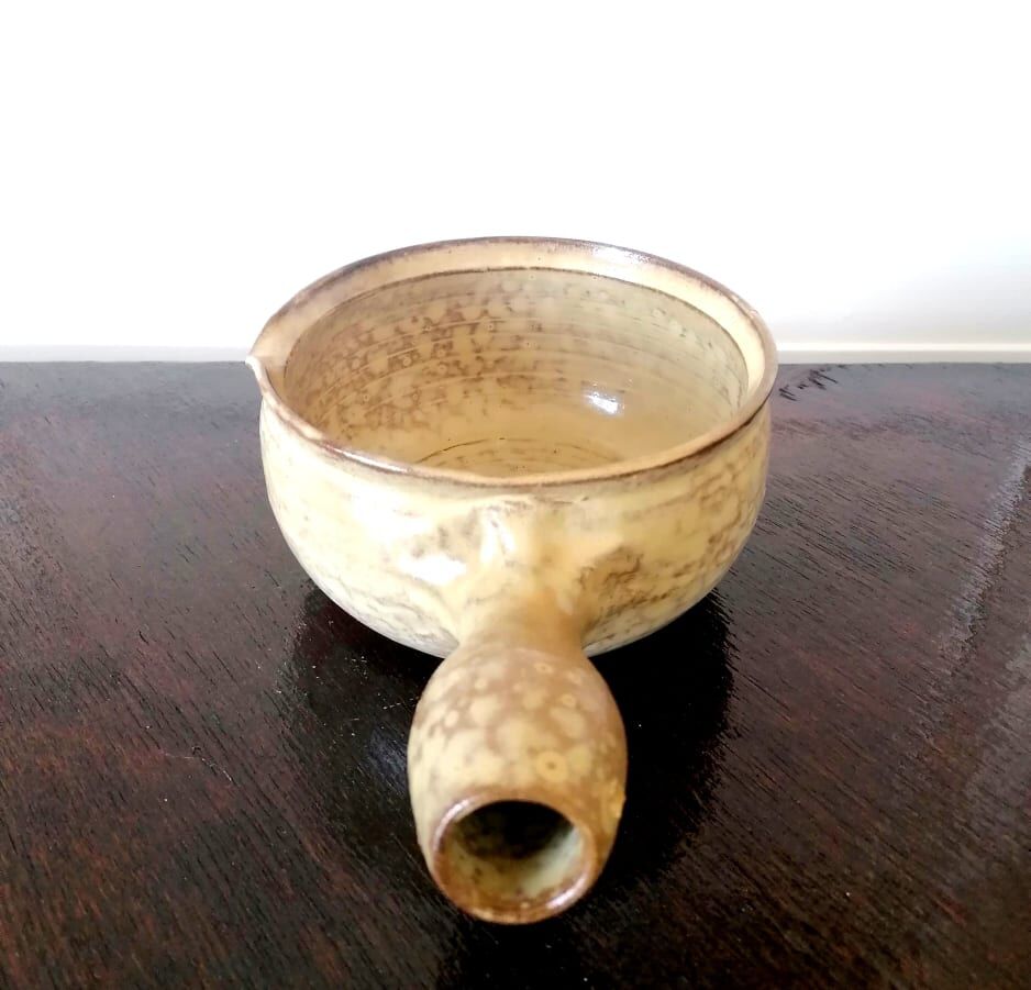 Beige glazed terracotta caquelon