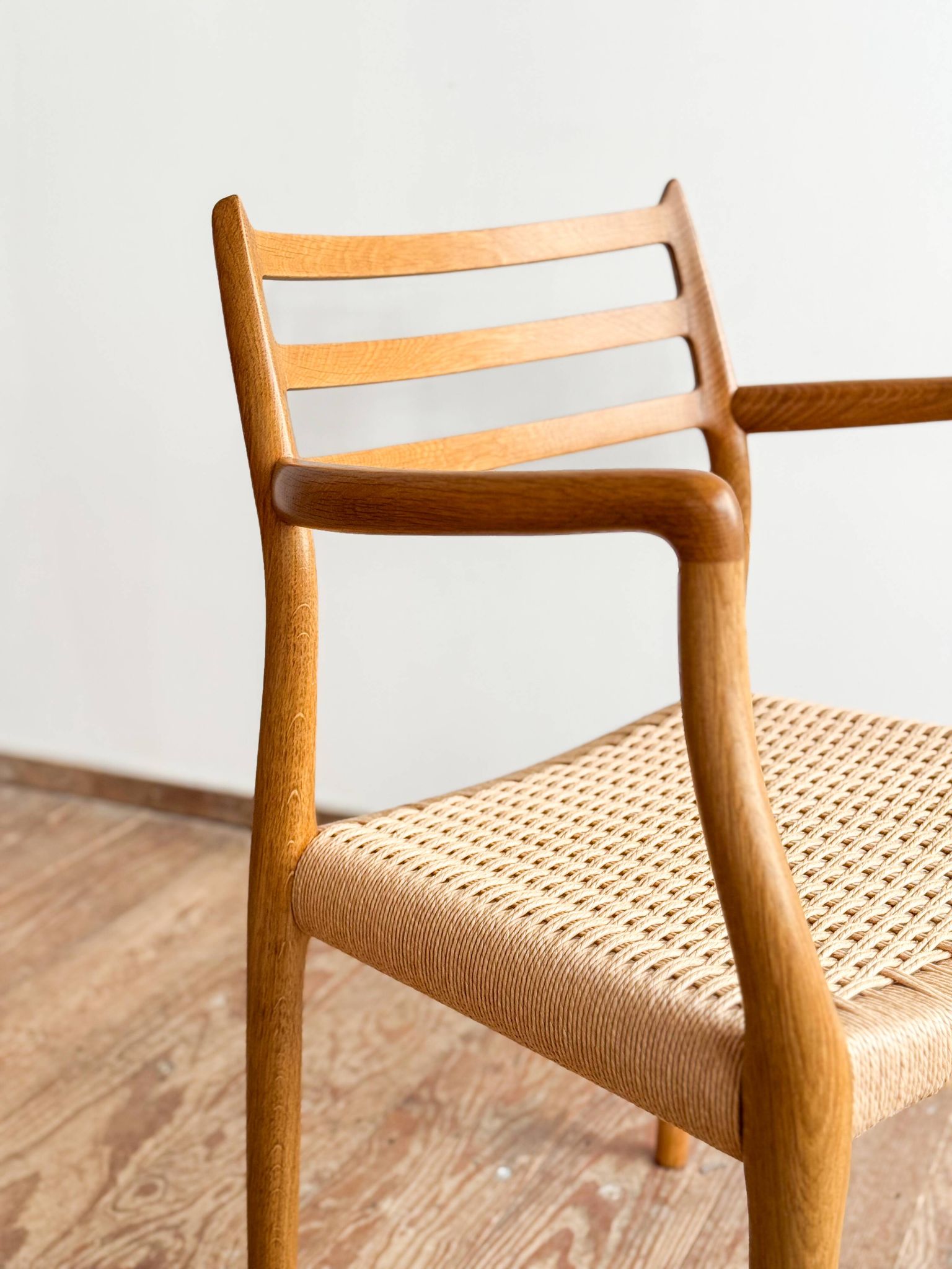 Fauteuil rare modèle 62 par Niels O. Møller en chêne, Danemark