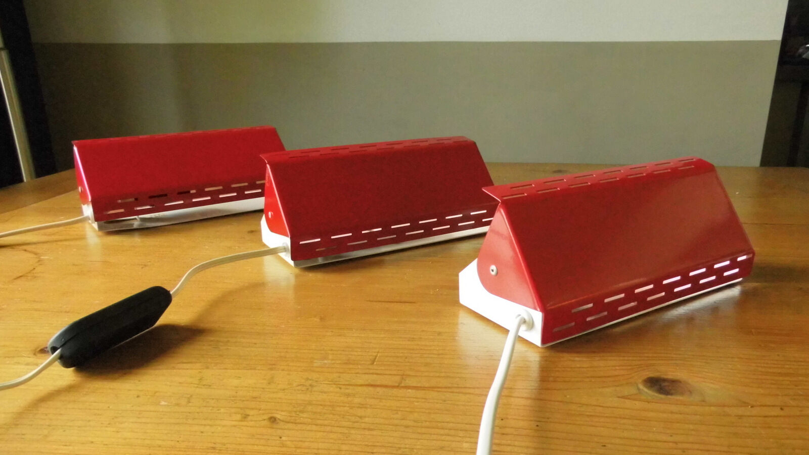 Wall lamp with red swivel shutter