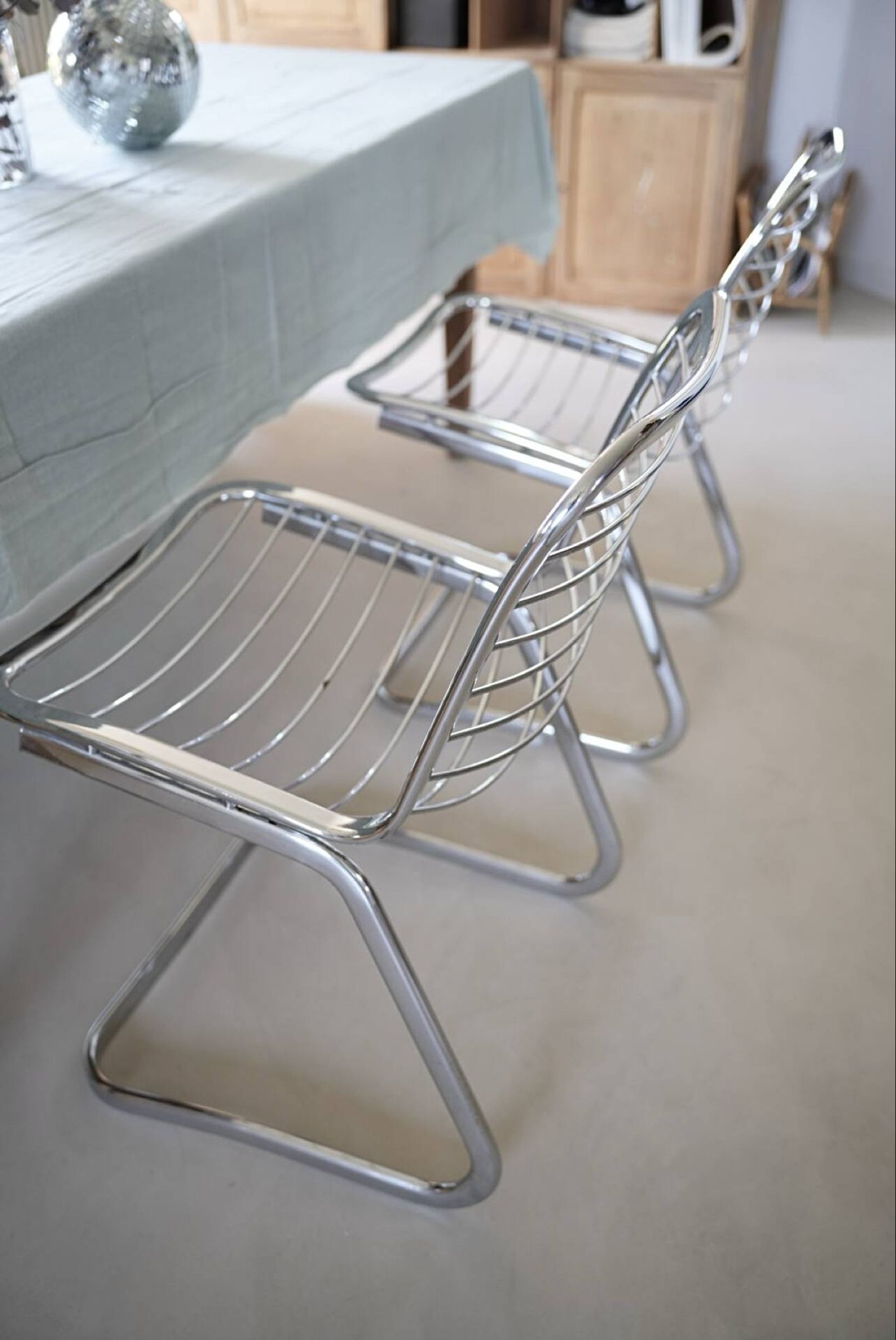 Lot of 2 chrome metal chairs by Gastone Rinaldi.