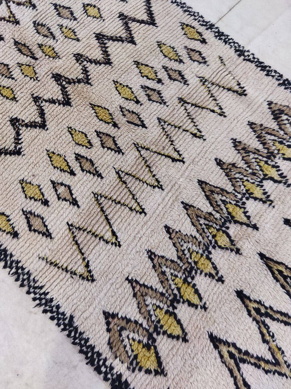 Handcrafted Moroccan Berber Rug 186 X 118 CM