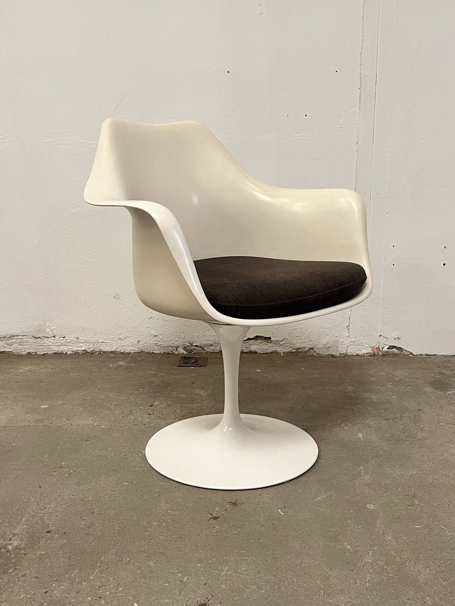 4 Tulip chairs by Eero Saarinen for Knoll