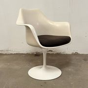 4 Tulip chairs by Eero Saarinen for Knoll