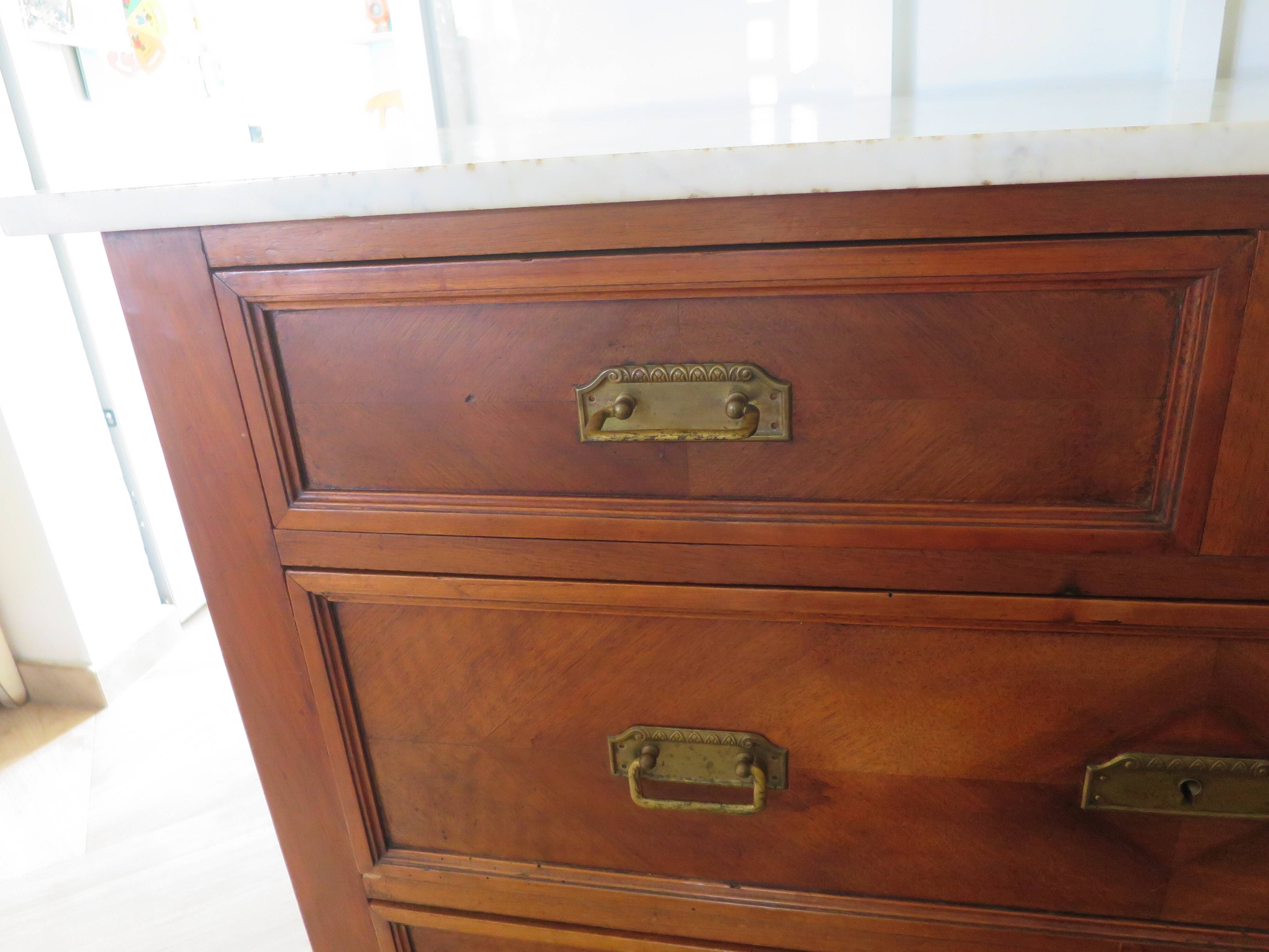 Louis Philippe style chest of drawers with 4 drawers in solid walnut and marble, 1900-1950.