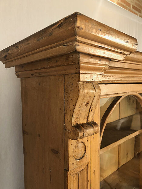 Buffet two fir bodies, glazed in the upper part.