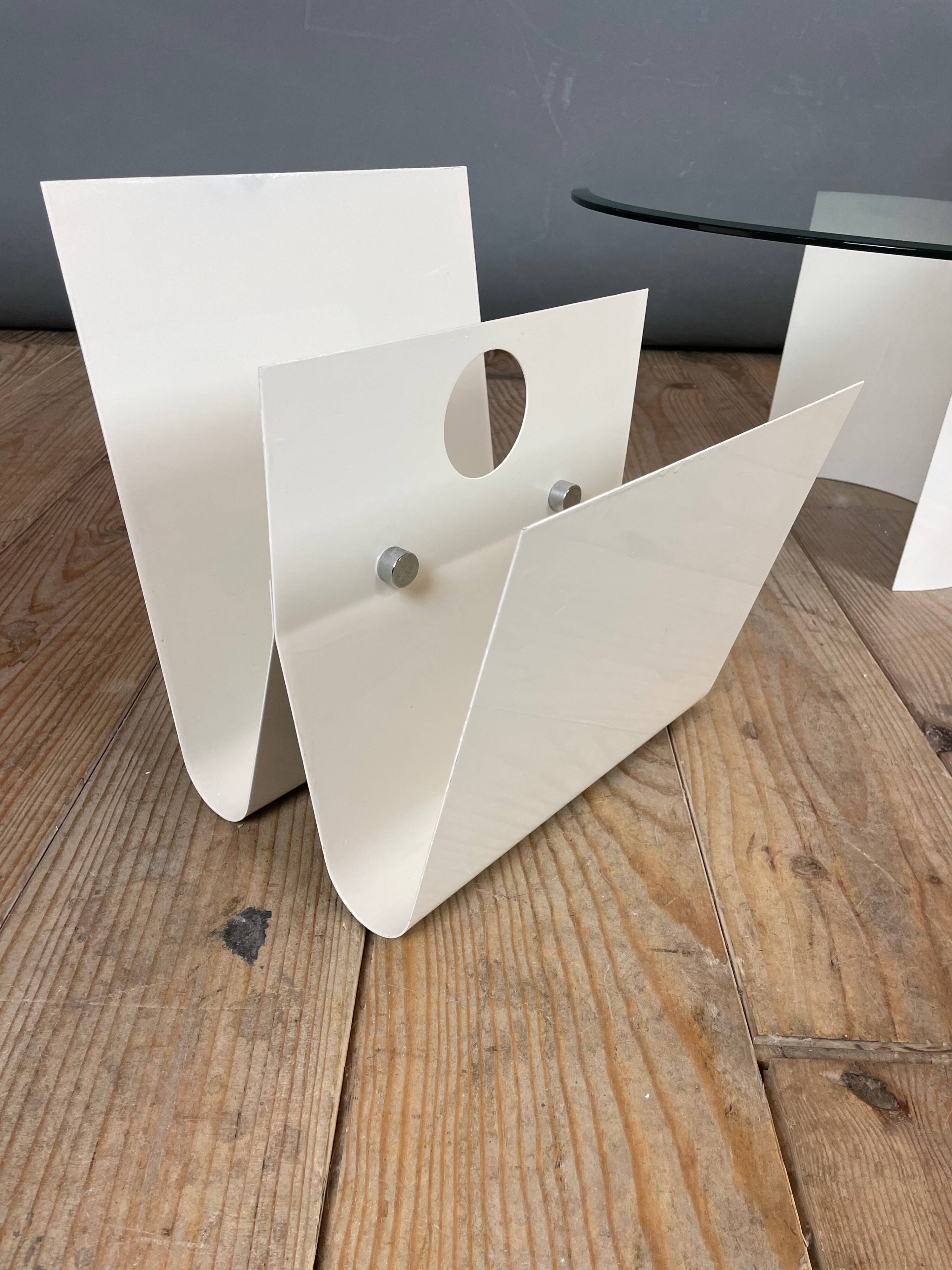 White lacquered metal magazine rack from the 1970s
