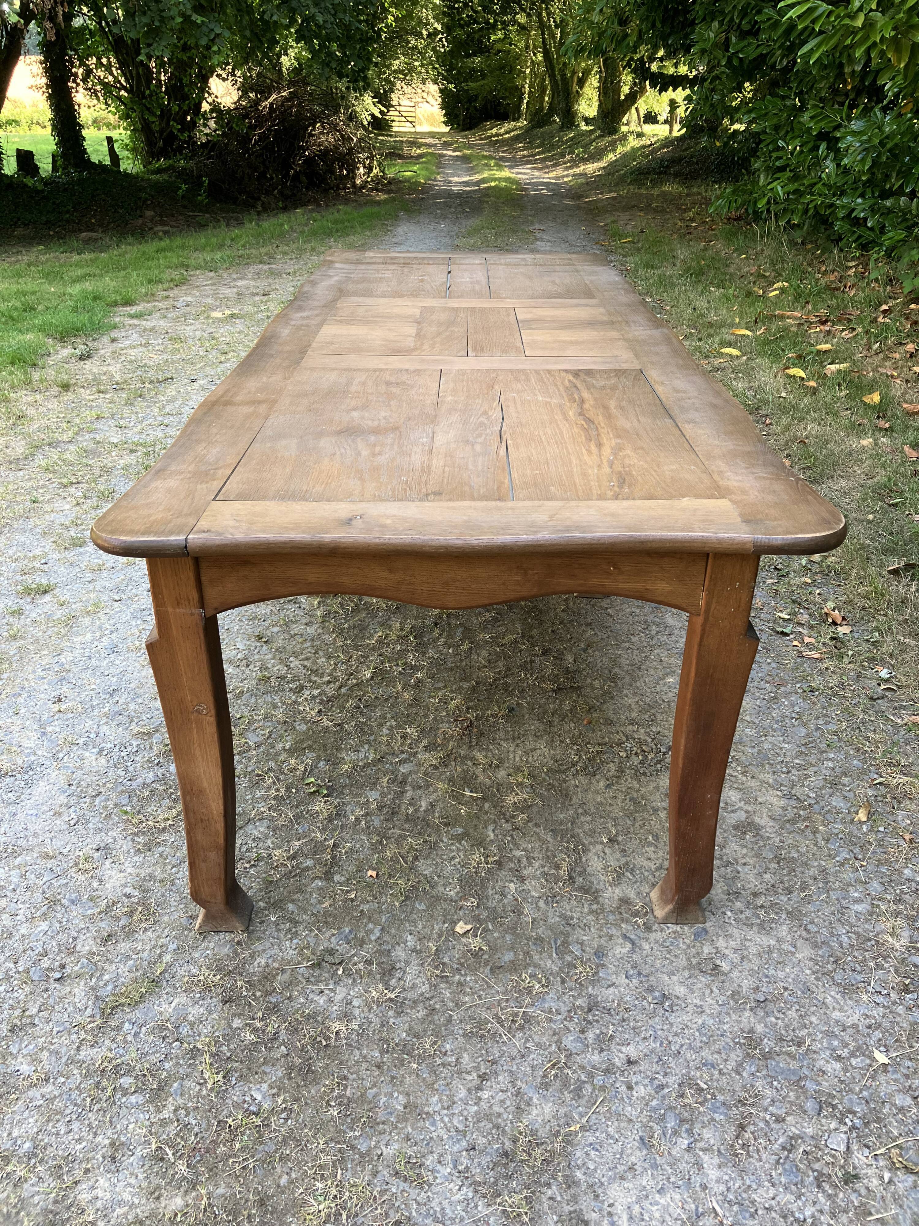 Large Table closes castle six feet oak