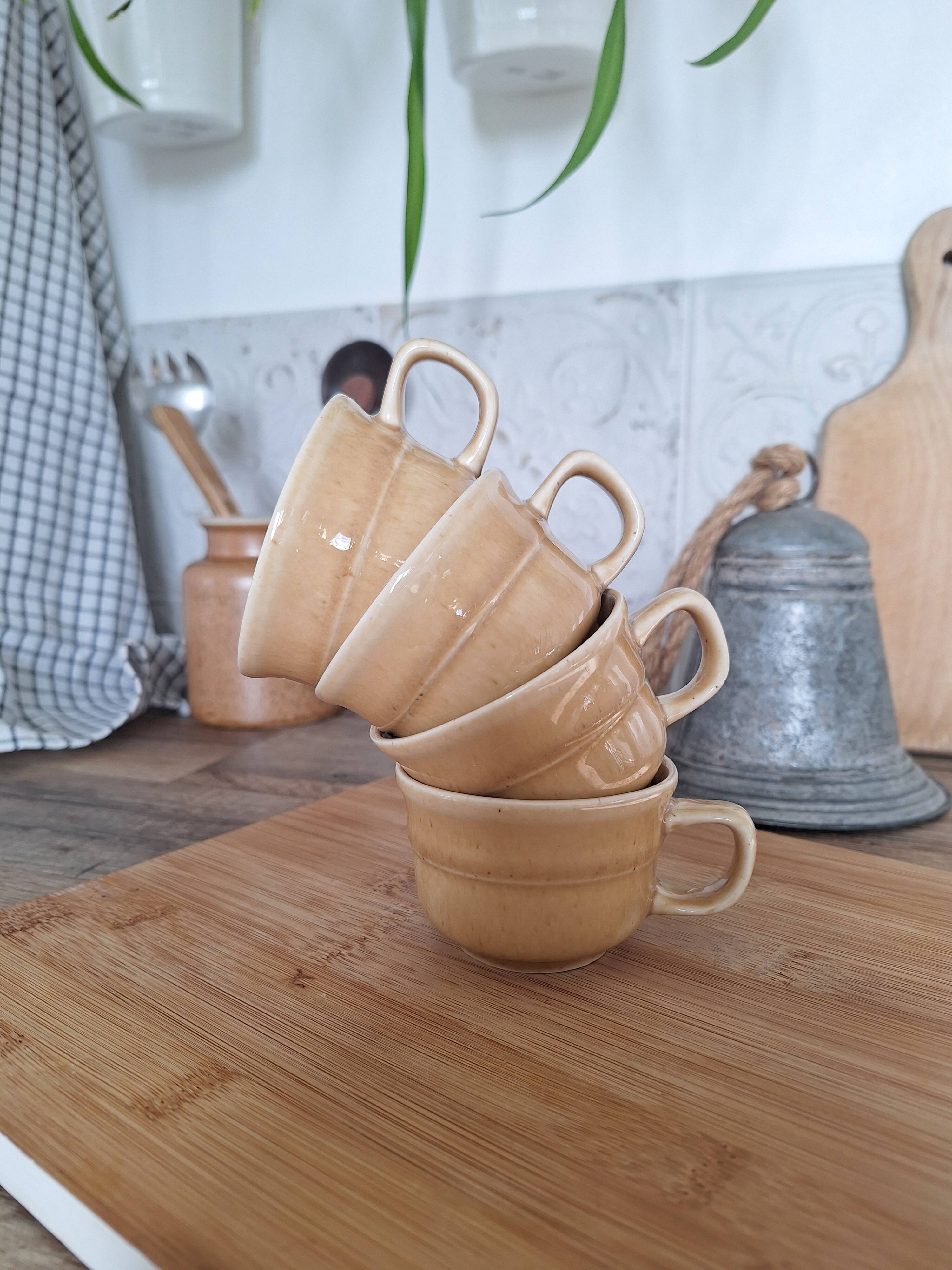 Tasses couleur beige miel