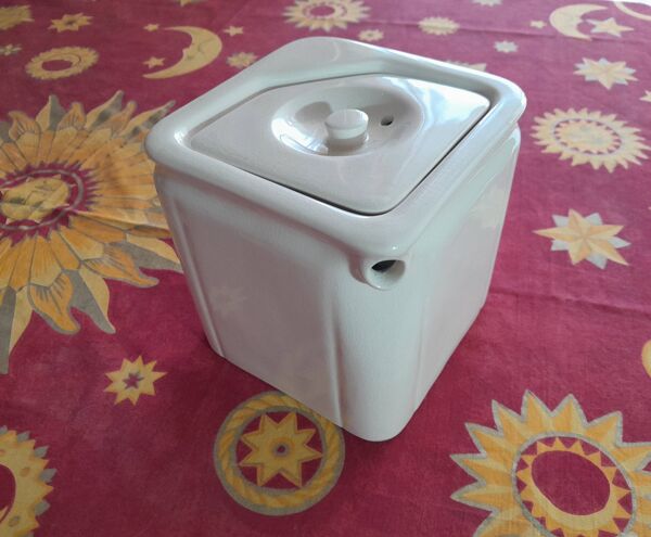 Théière ''the cube