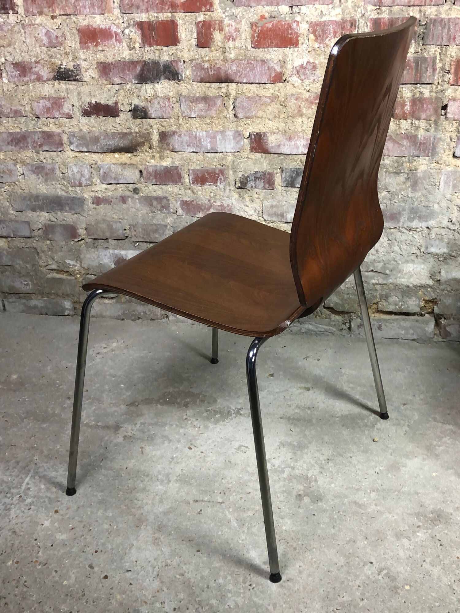 Vintage Scandinavian chairs (series of 4) in thermoformed wood 1970