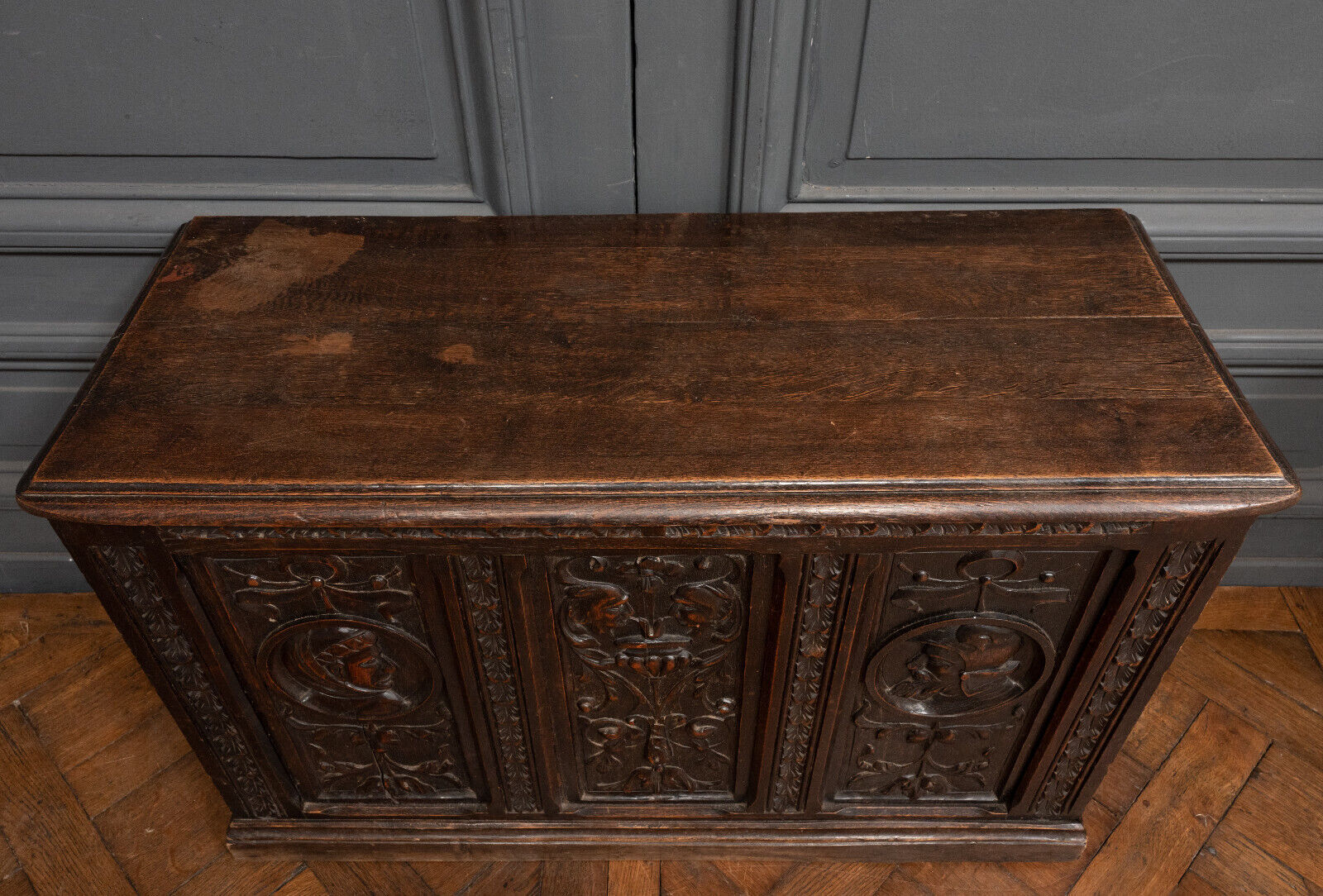 Coffre néogothique 3 panneaux décor Renaissance début XXe