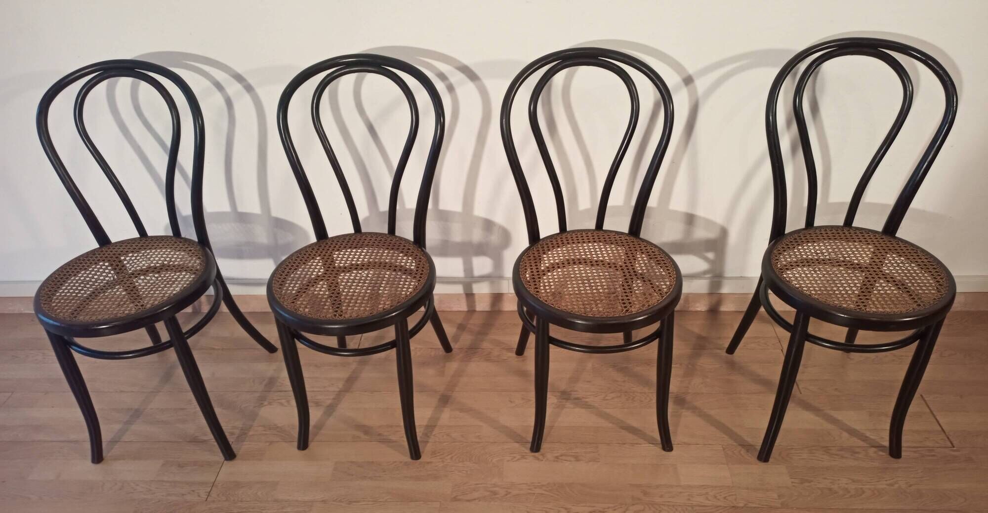 Chaises de salle à manger en hêtre courbé dans le style de Thonet, Italie, lot de 4