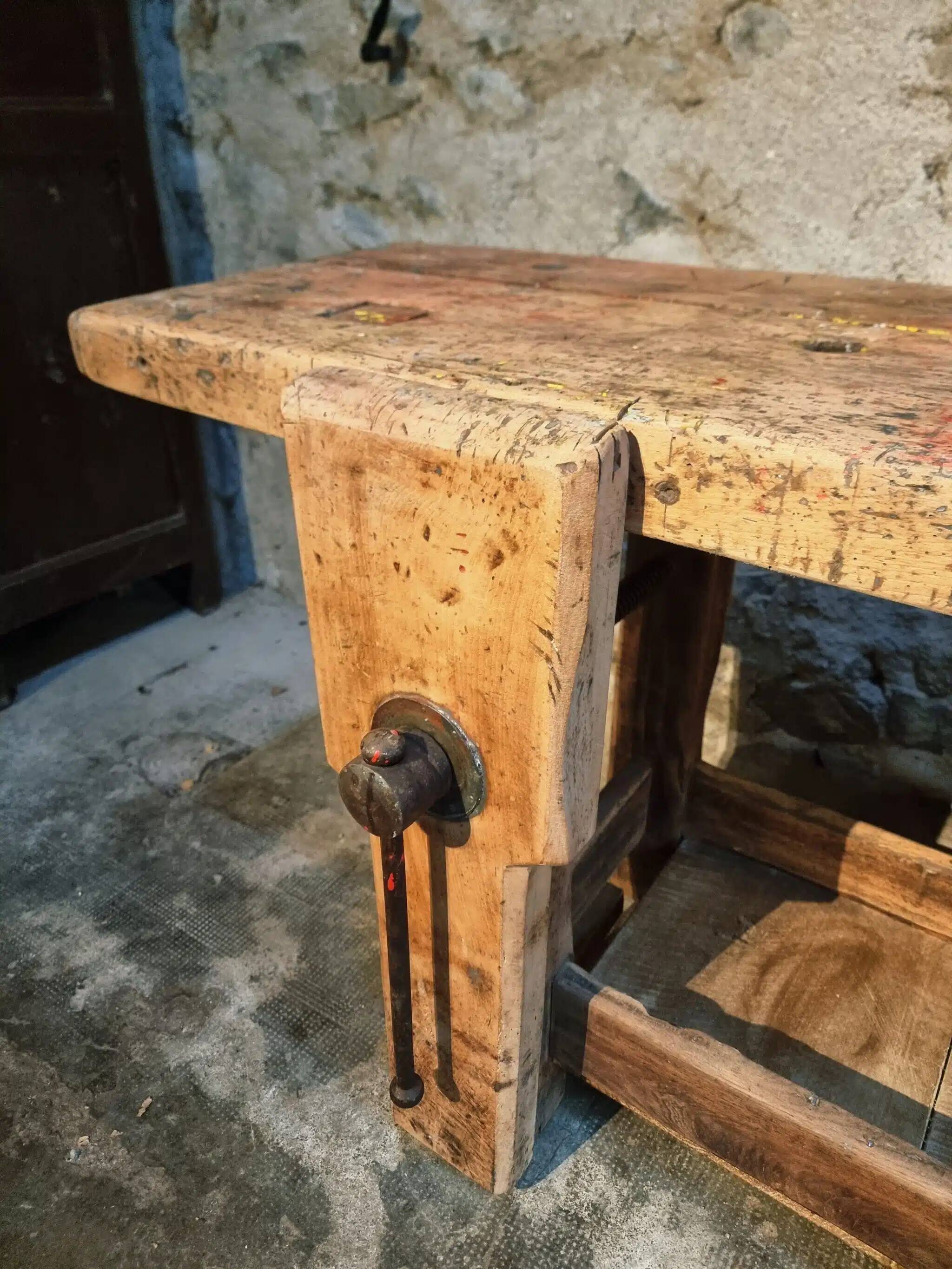 Antique French carpenter's workbench in oak and beech, circa 1900