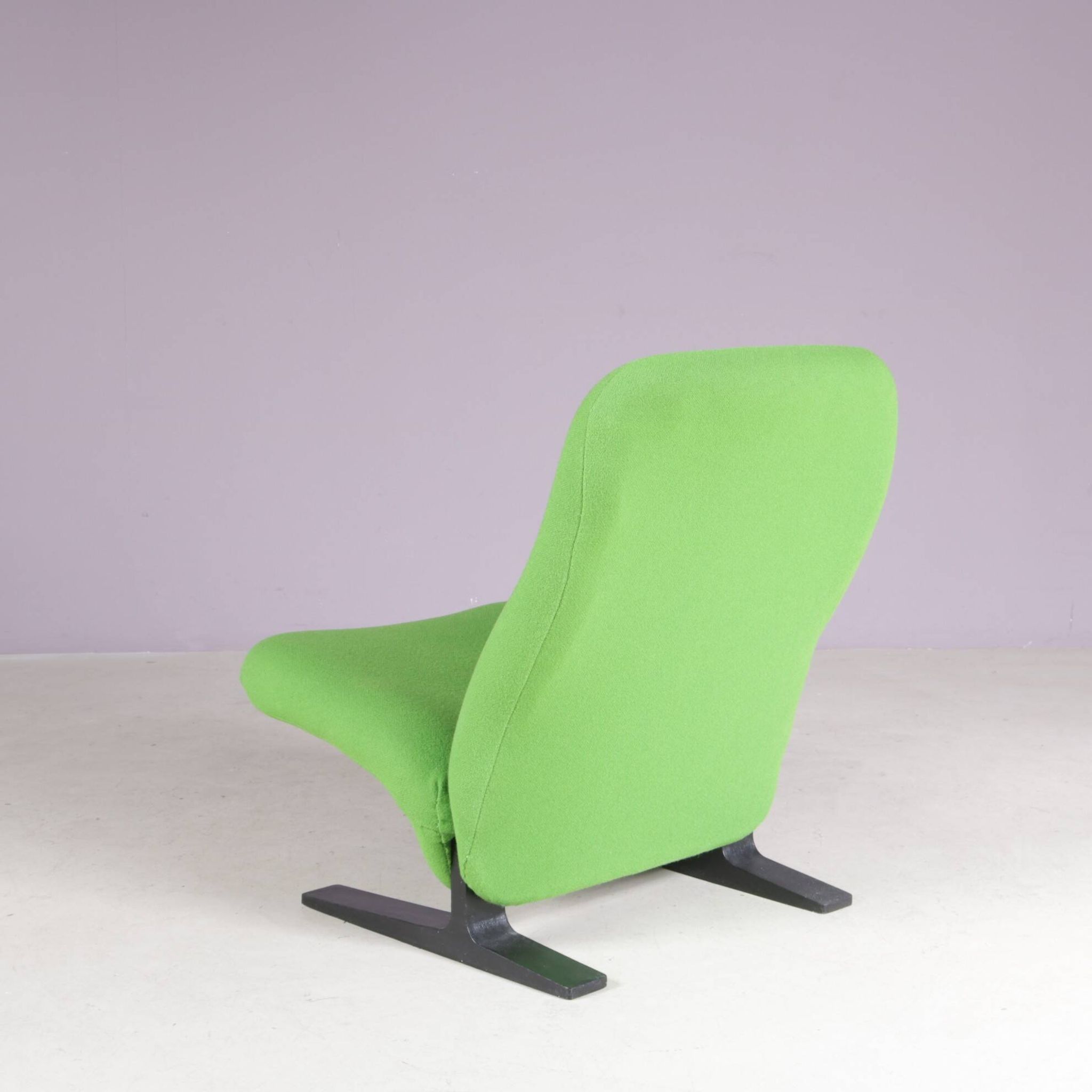 1970s Concorde easy chair green with black base Pierre Paulin for Artifort