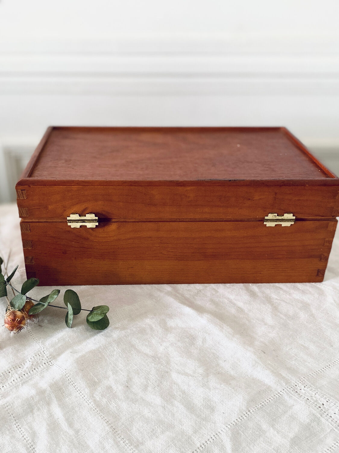 Wine crate wooden box with lid