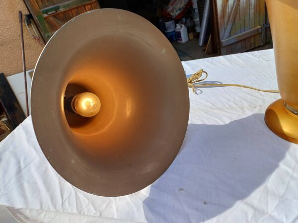 Paire de lampes en aluminium doré des années 60