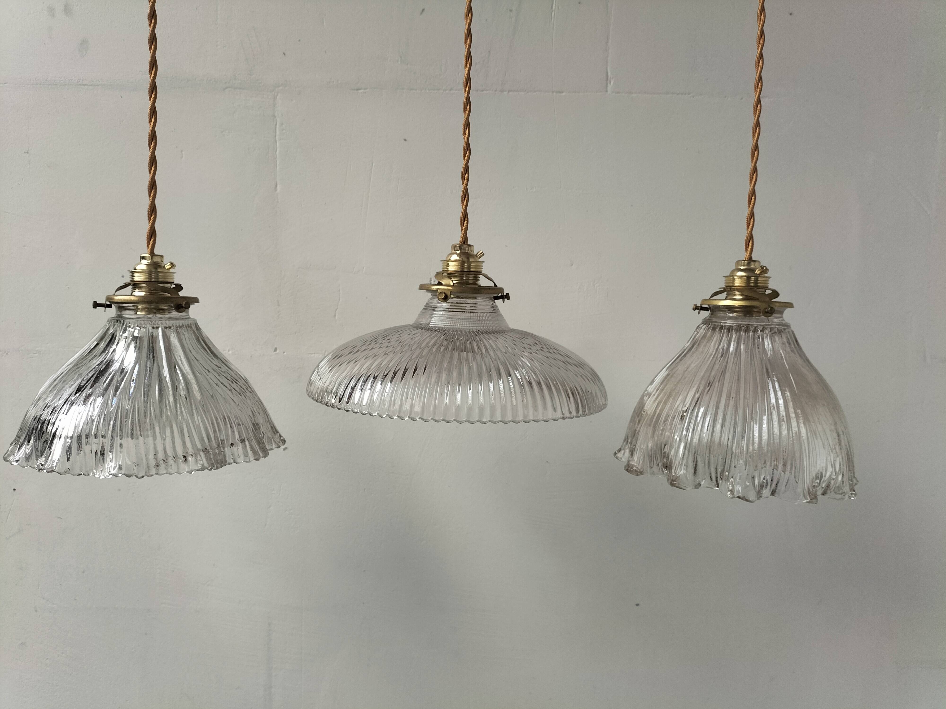 3 holophane suspensions