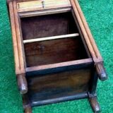 Table de chevet en chêne doré coiffée d' un plateau mouluré niche avec tablette années 1930