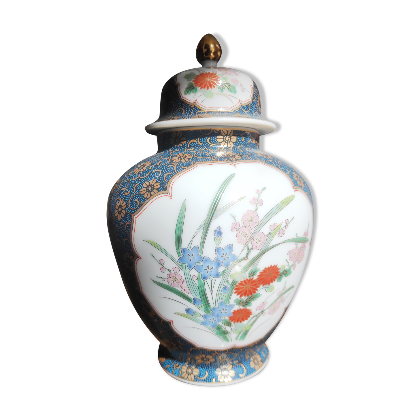 Japanese vase or urn