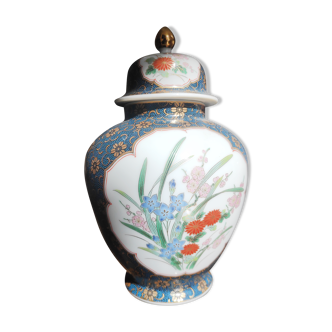 Japanese vase or urn