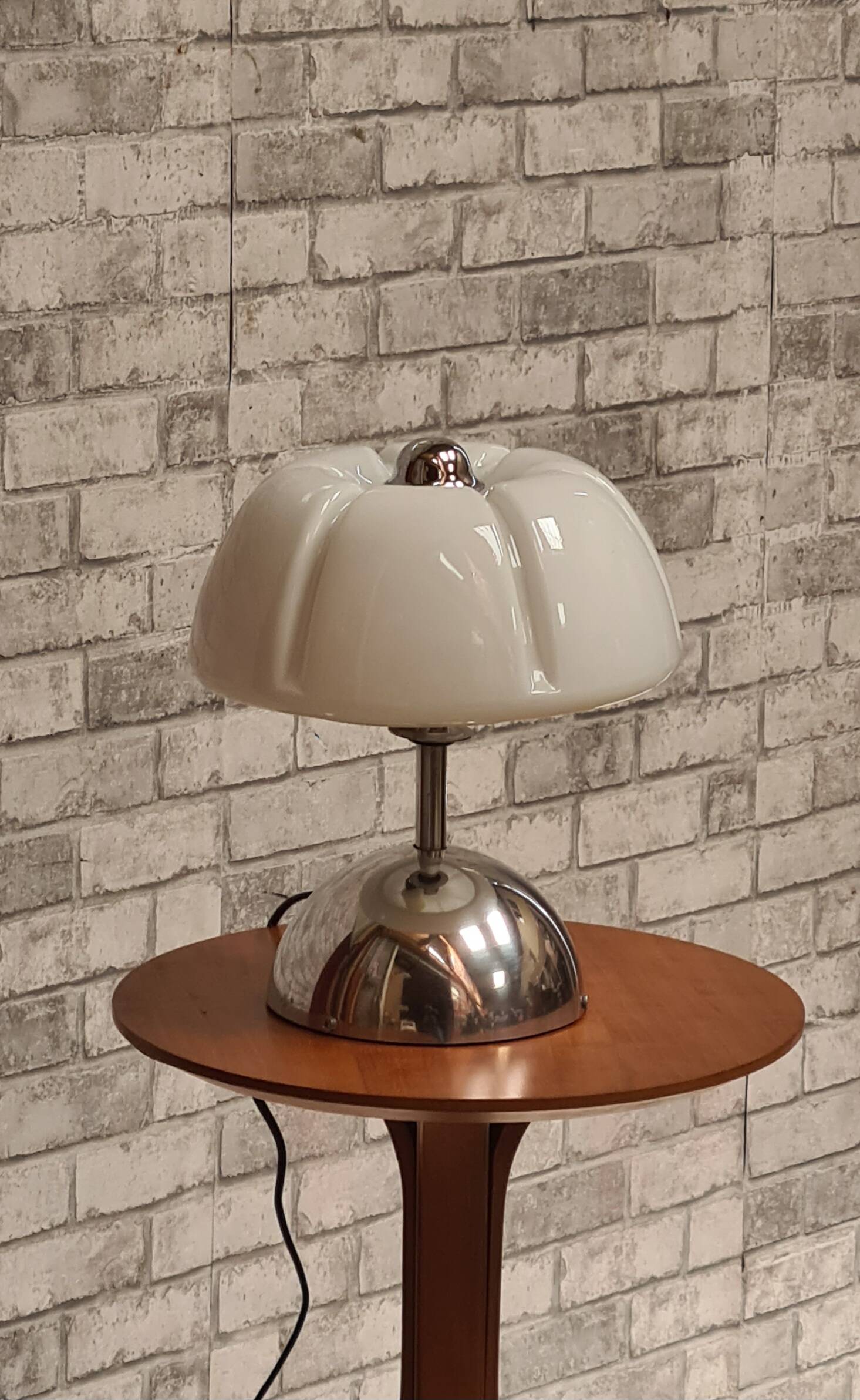Italian lamp 1960 70 aluminum and opaline 40x30