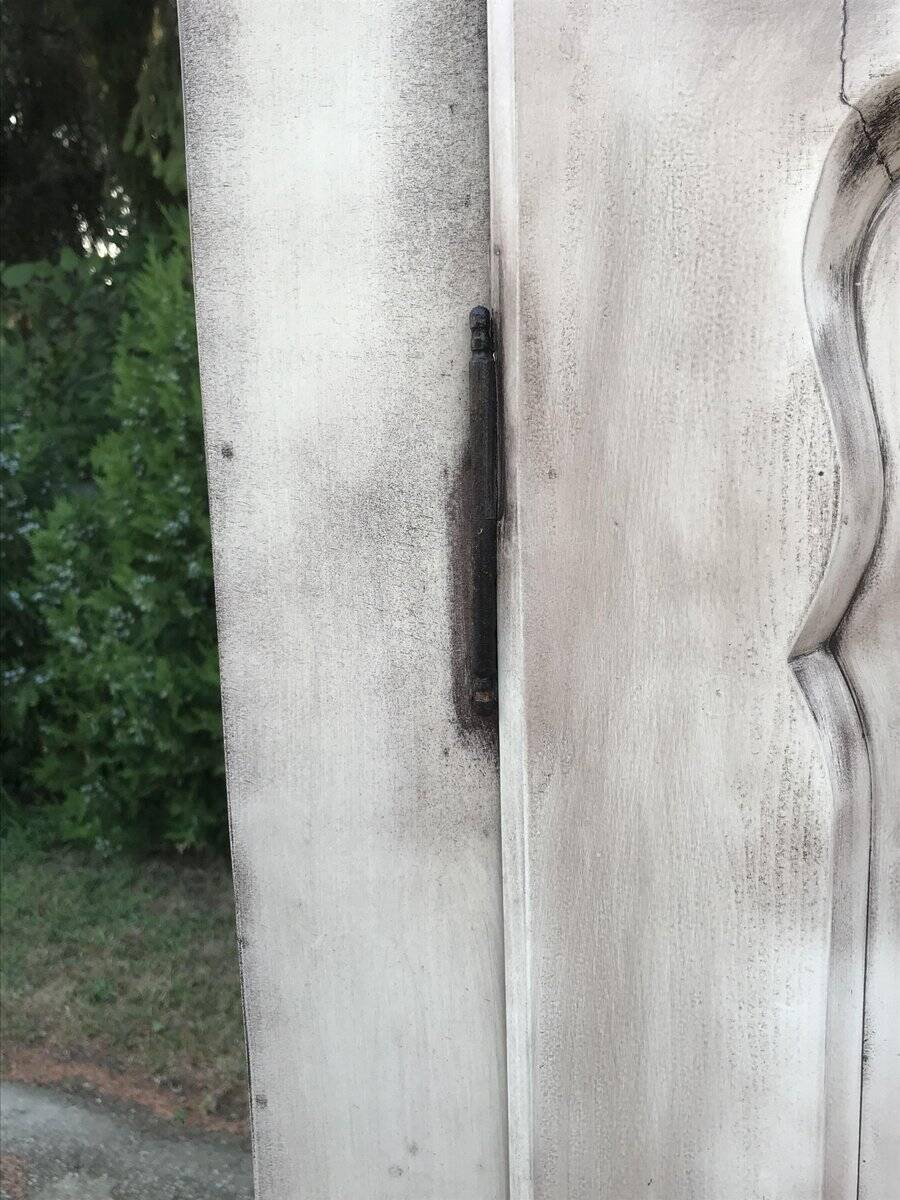 Armoire double avec motif floral peint à la main