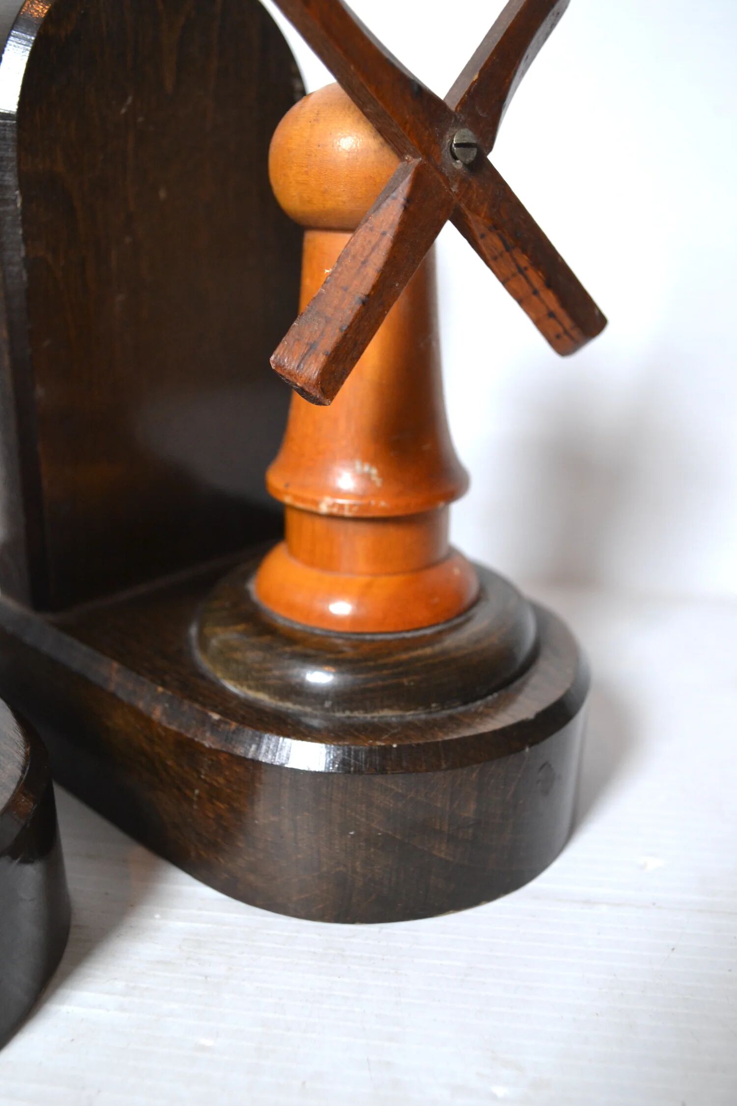 Wooden bookends mills