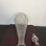 Pyramid carafe with white geometric patterns and its cap