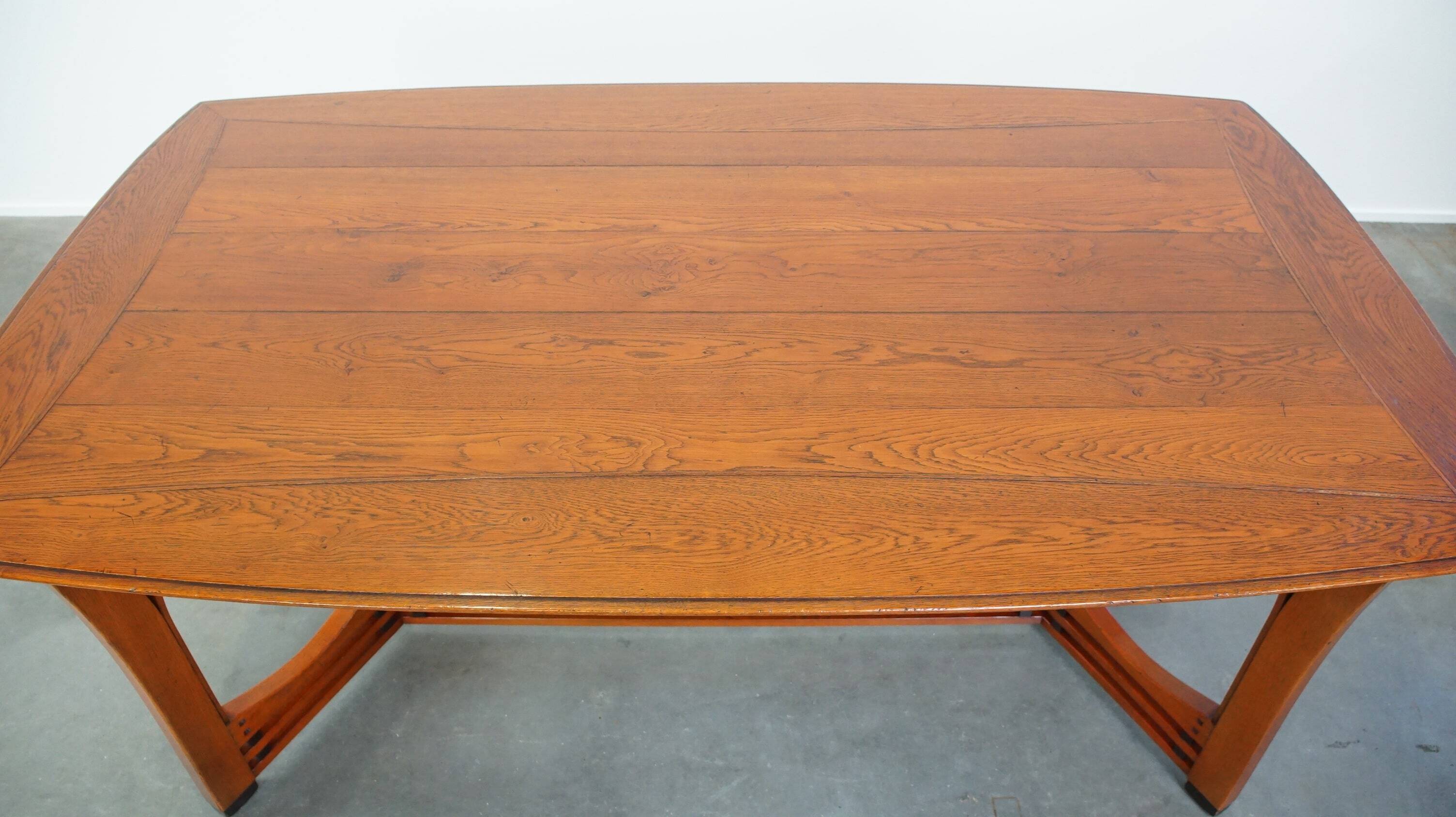 4 to 6-person Art Nouveau design dining table by Schuitema