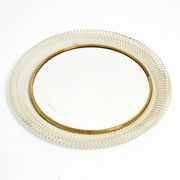 Miroir mural rond de style Mid-Century Modern avec un cadre en métal blanc expansé.
