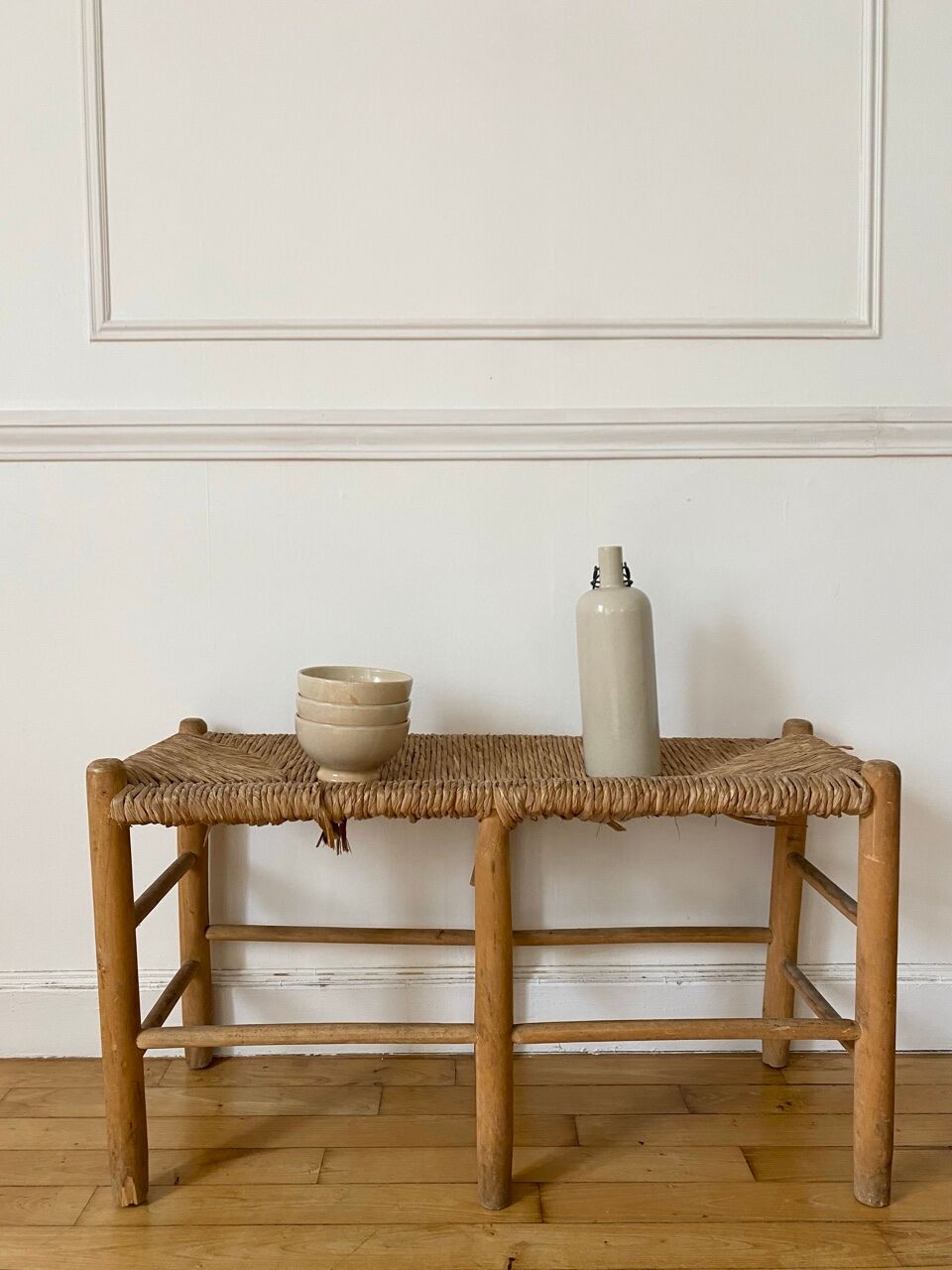 Banc en bois paillé