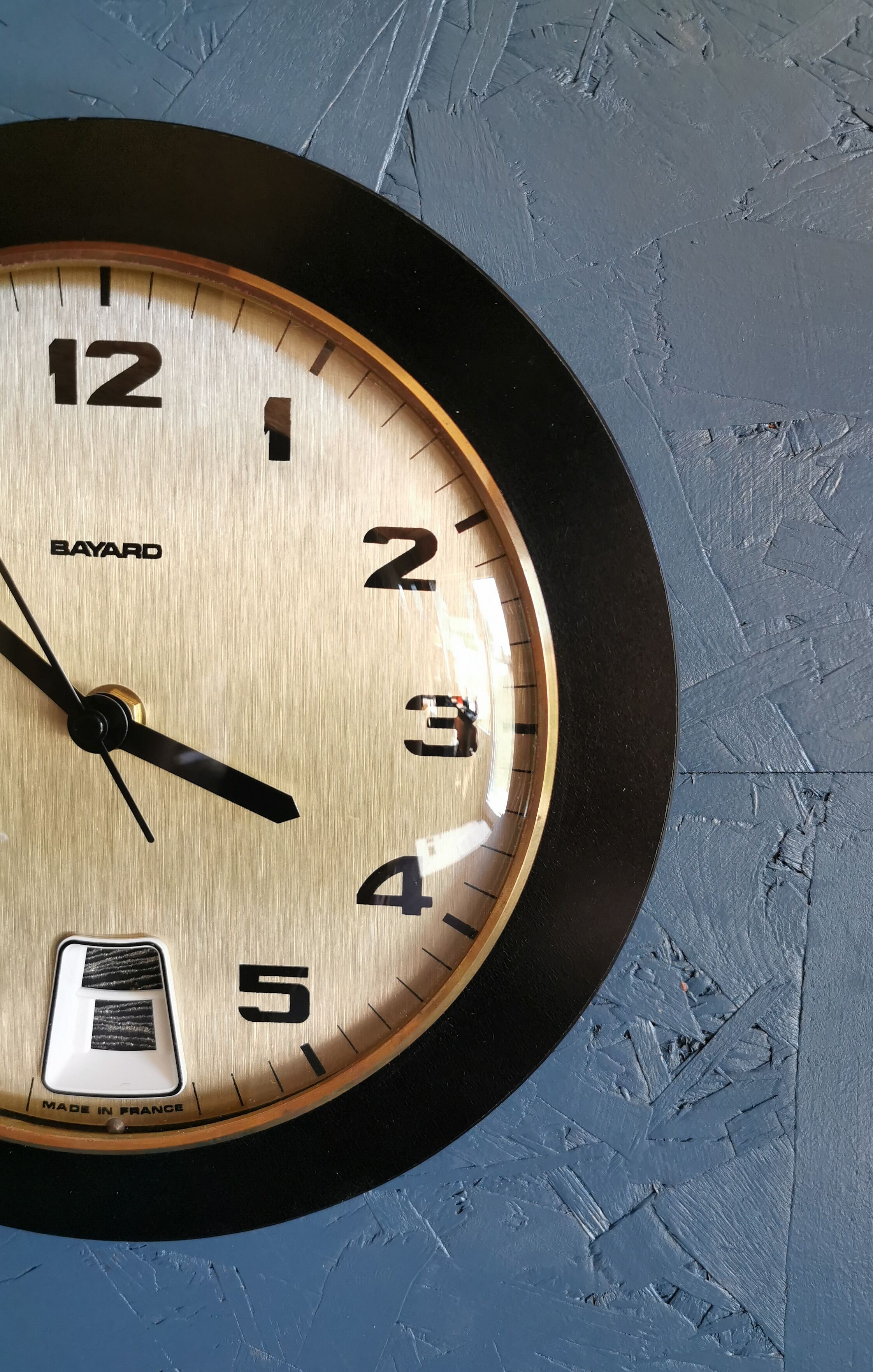 Vintage formica clock round silent wall clock "Bayard golden black"