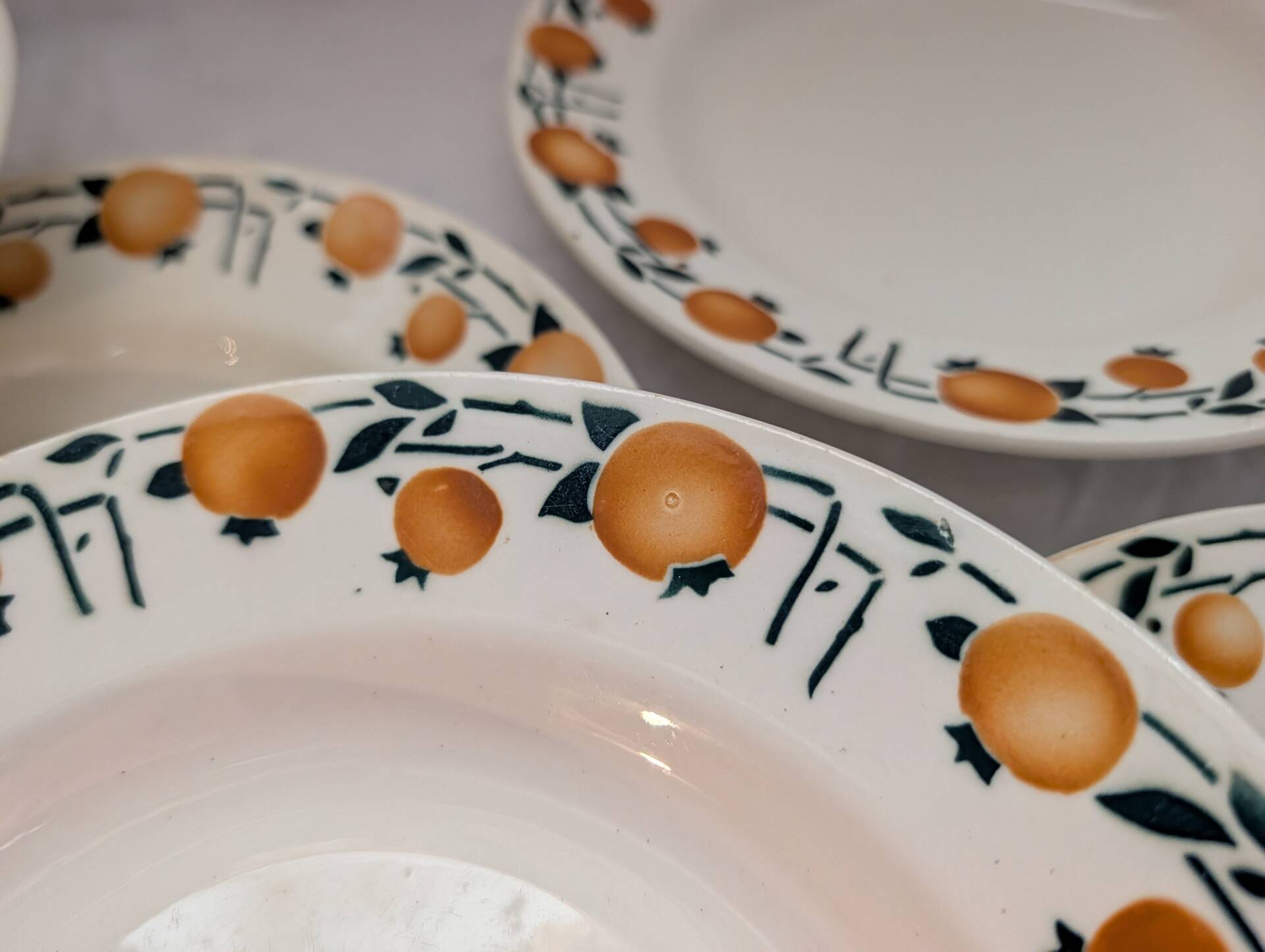 8 assiettes creuses Stivert – décor orange