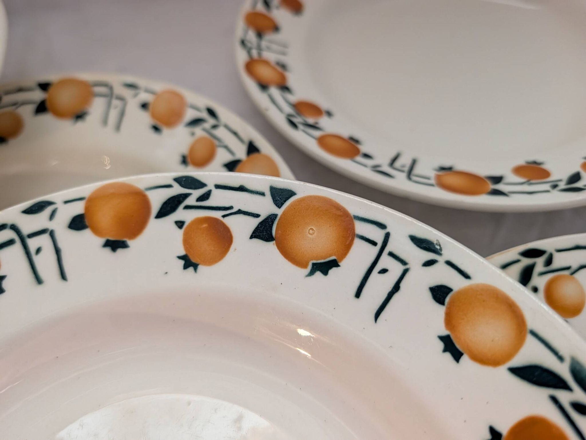 8 assiettes creuses Stivert – décor orange
