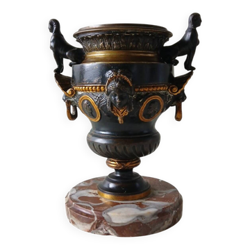 Ancient Médicis vase in gilded bronze with sphinxes – Napoleon III 19th century
