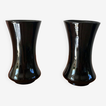 Paire de vases en opaline noire début XXème